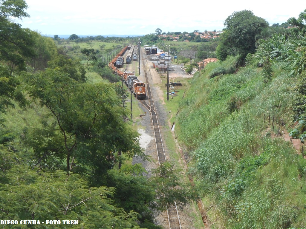 FCA EMD SD40-2 BB 8127 em Goiandira GO 
