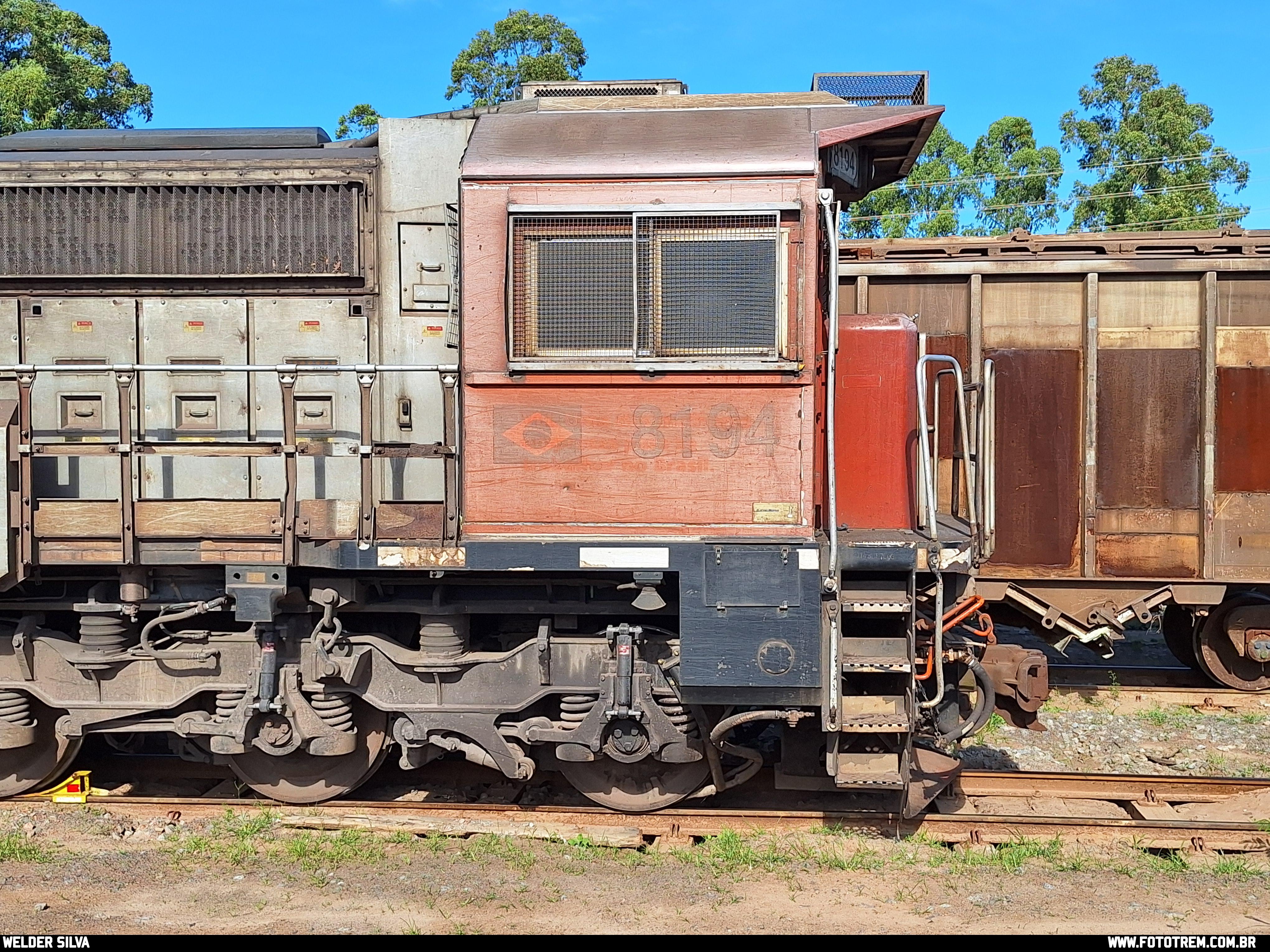 VLI EMD GT46AC 8194 em Goiandira · GO
