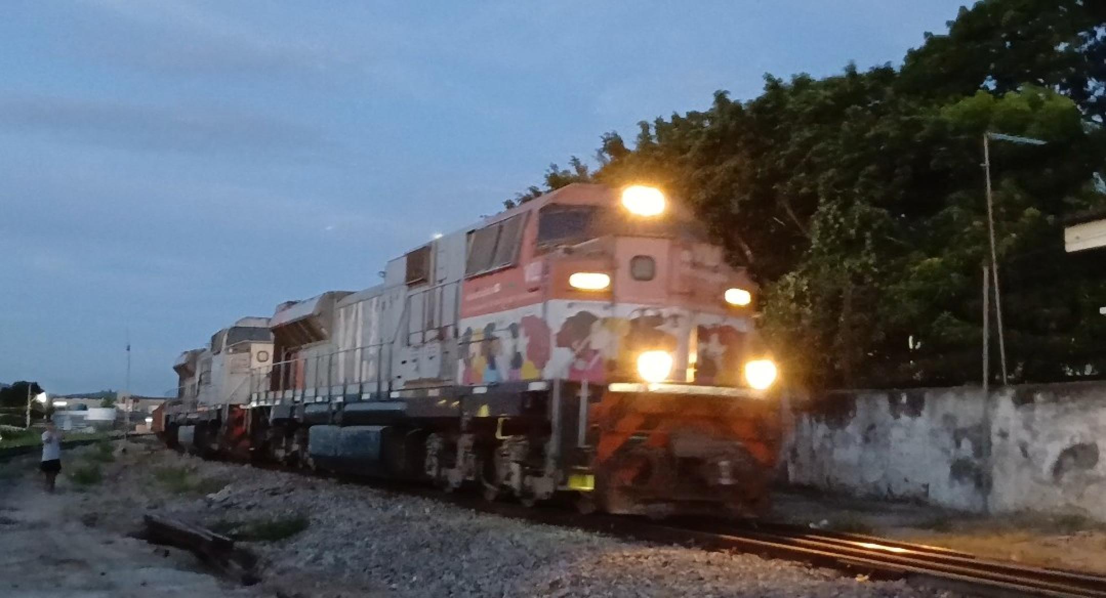 VLI EMD SD70Ace-BB 8383 em Betim MG 