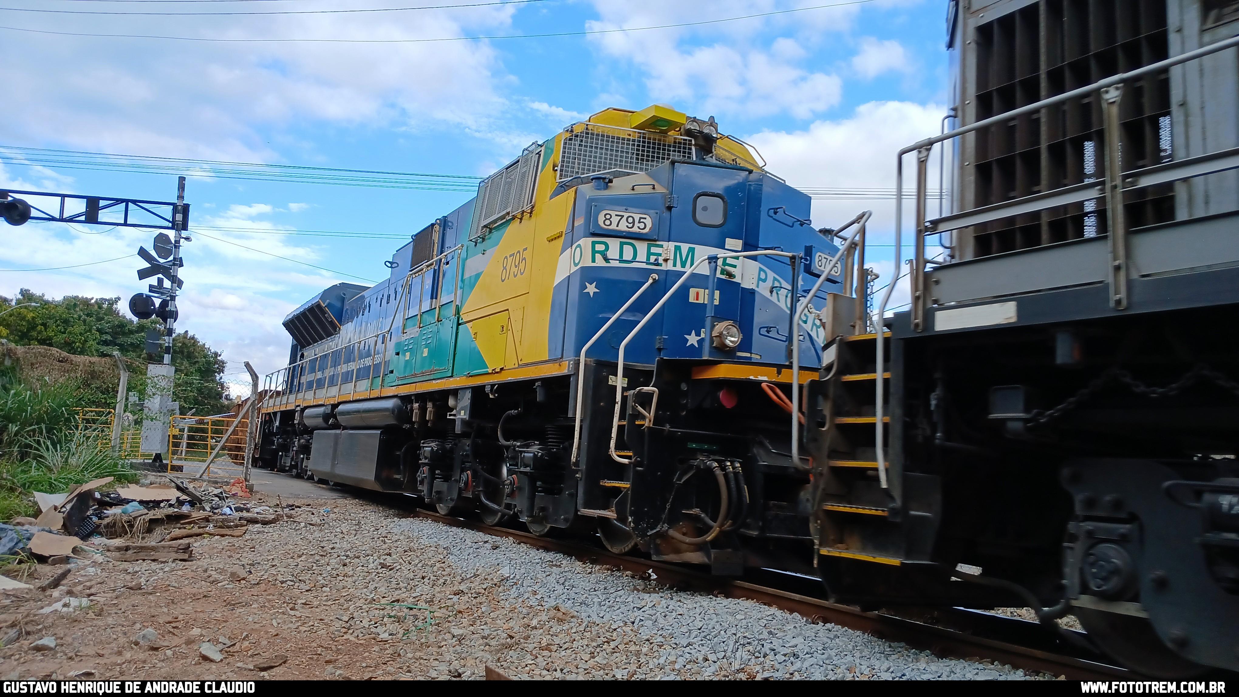 VLI EMD SD70Ace-BB 8795 em Betim MG 