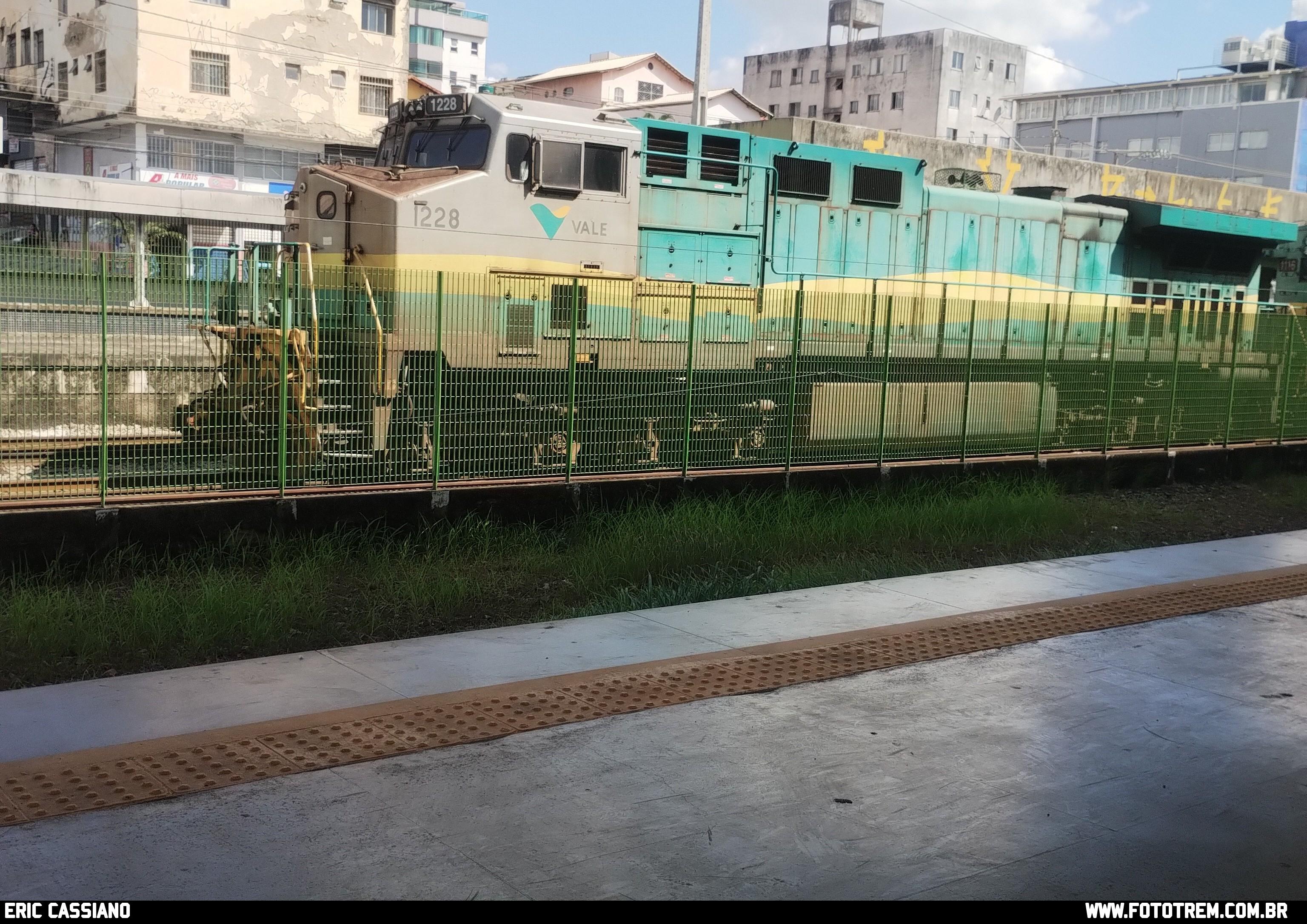 EFVM GE DASH 9-40BBW 1228 em Contagem · MG