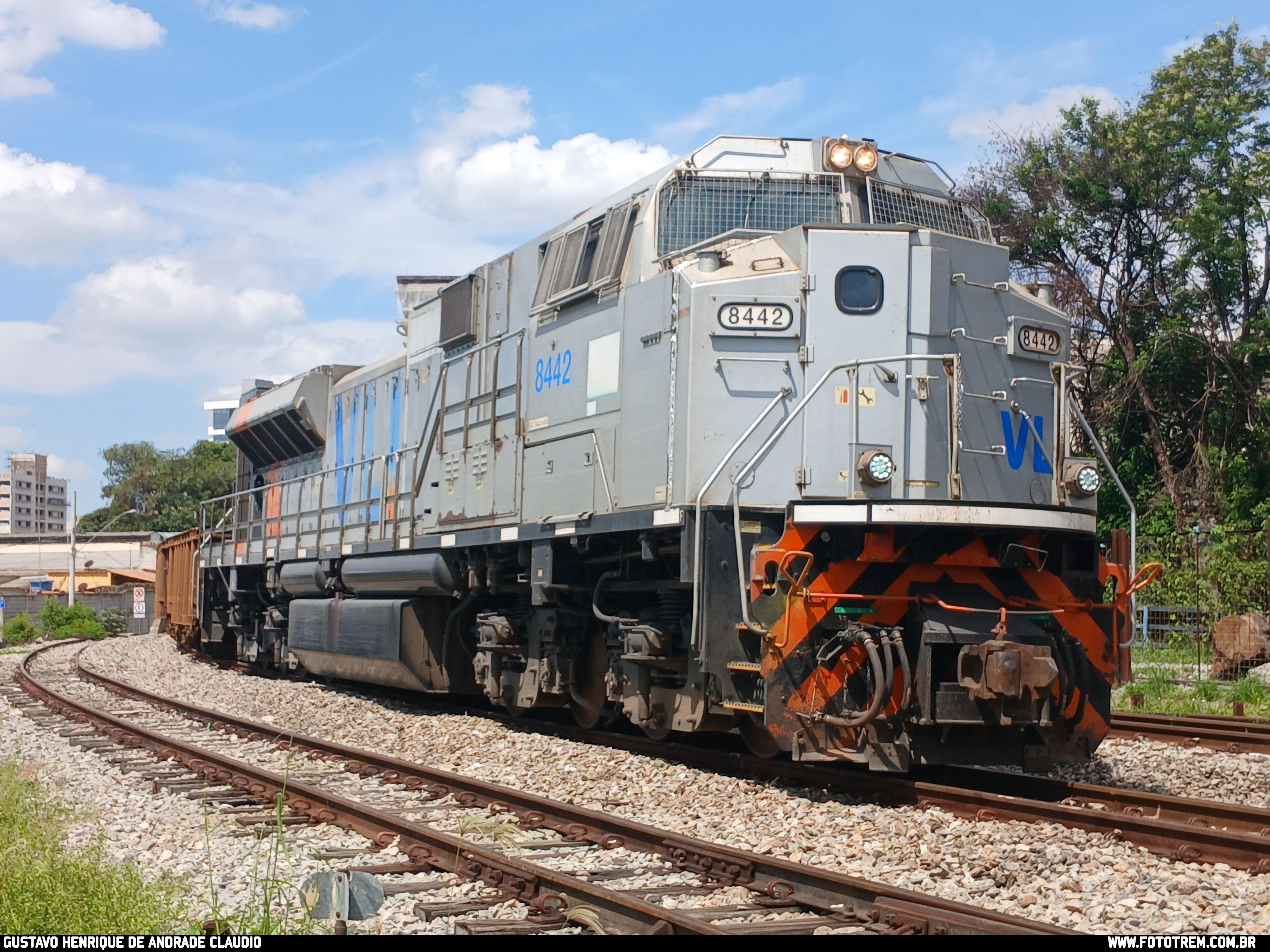 VLI EMD SD70Ace-BB 8442 em Betim · MG