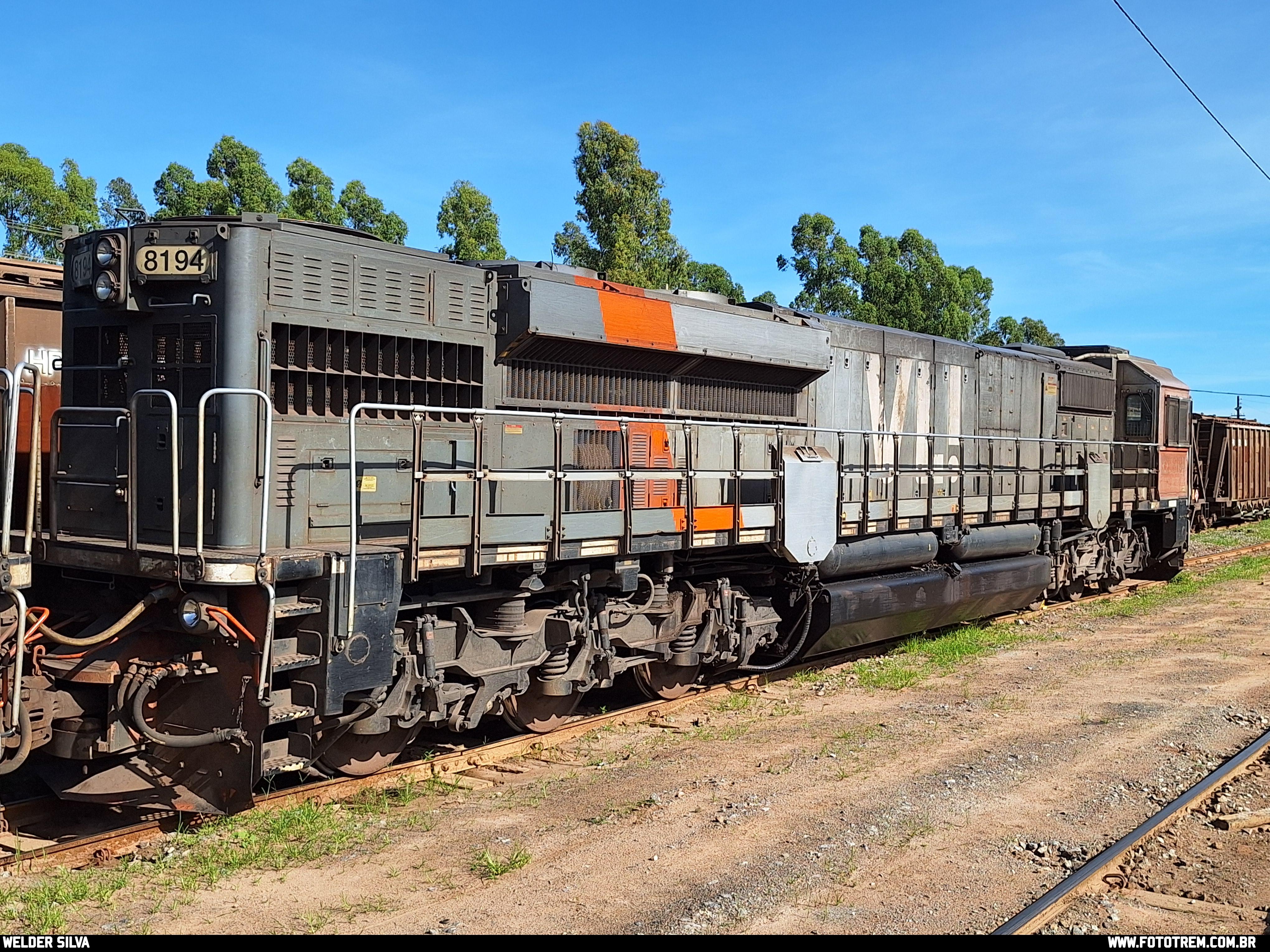 VLI EMD GT46AC 8194 em Goiandira · GO