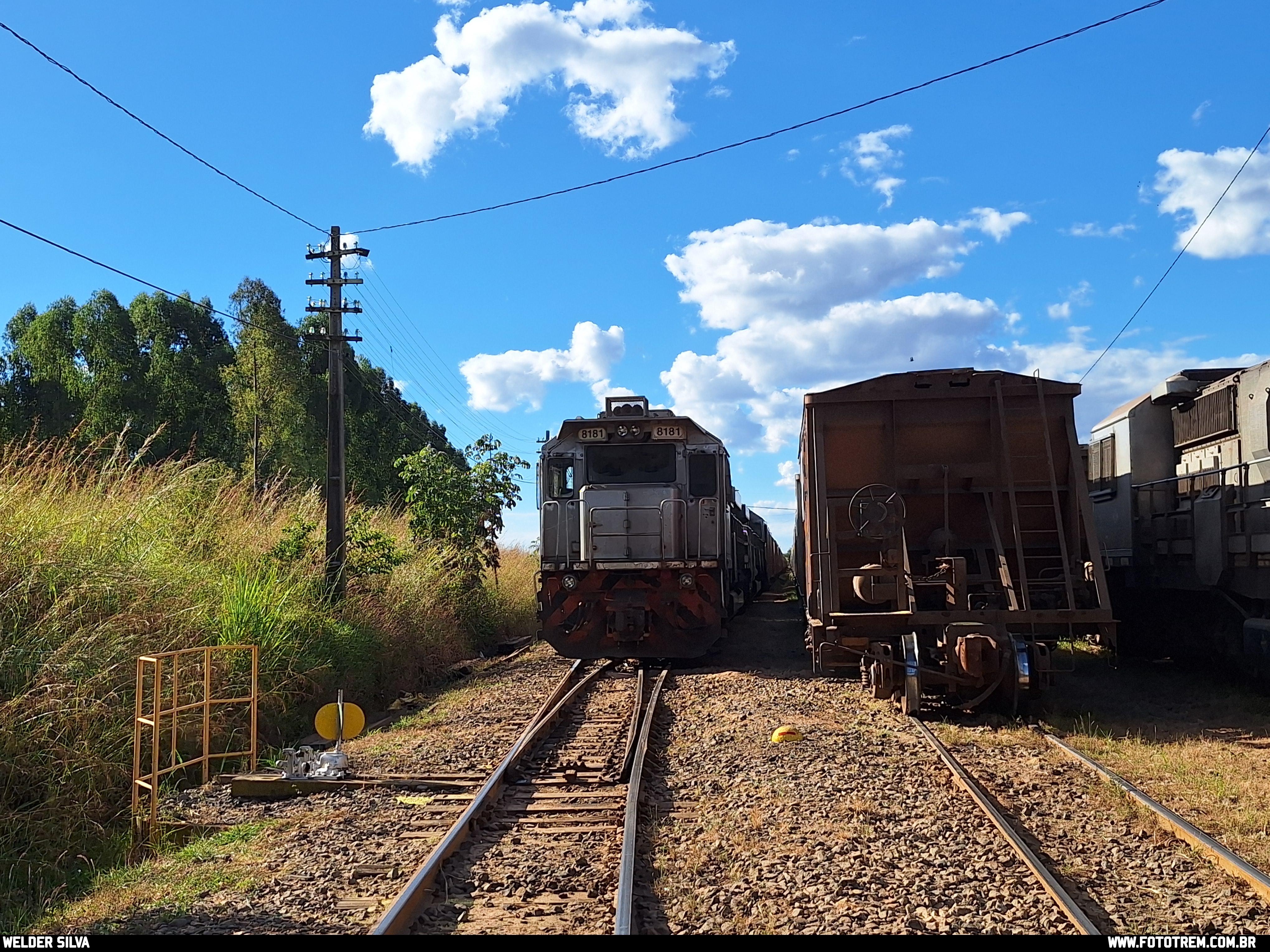 VLI EMD GT46AC 8181 em Goiandira · GO