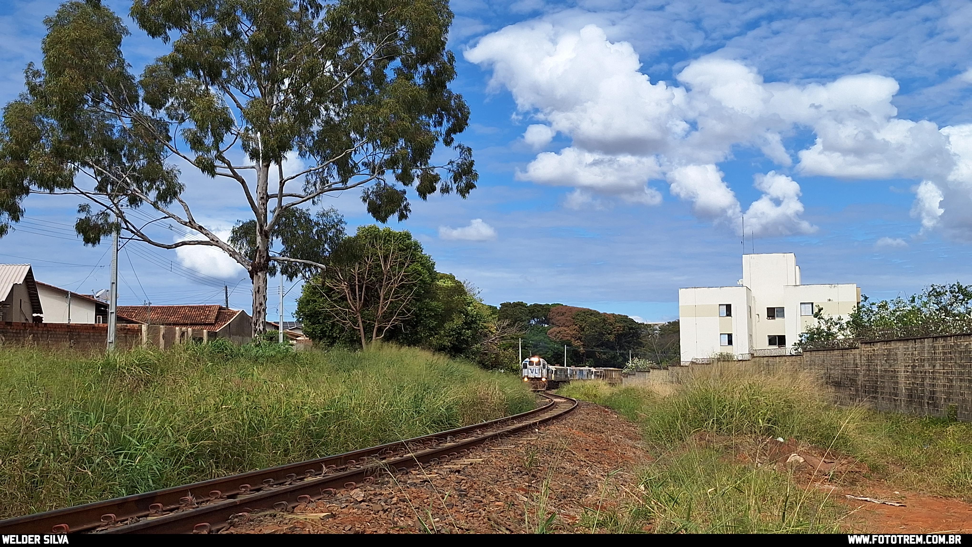VLI GE U22C 2802 em Catalão · GO