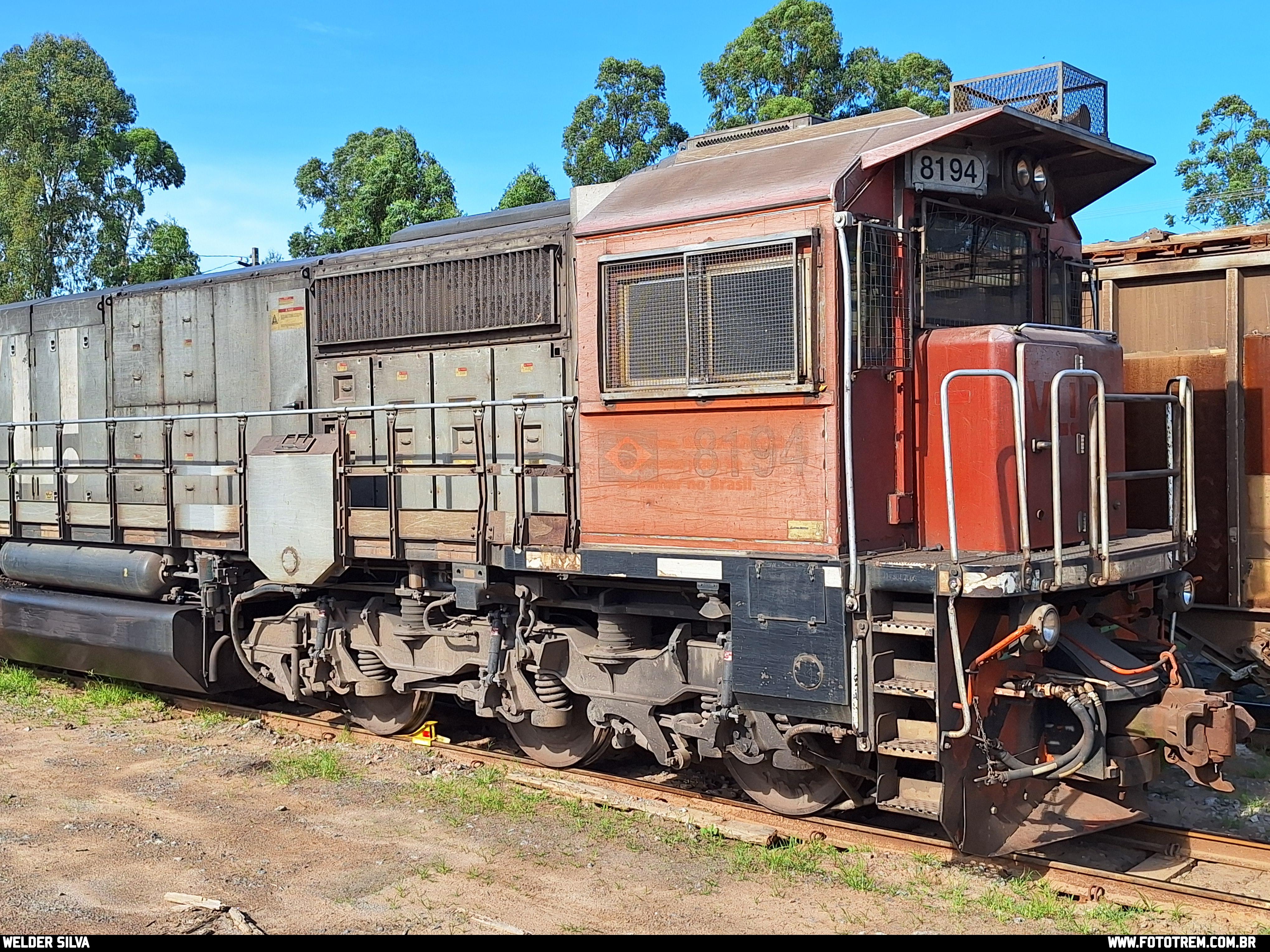 VLI EMD GT46AC 8194 em Goiandira · GO