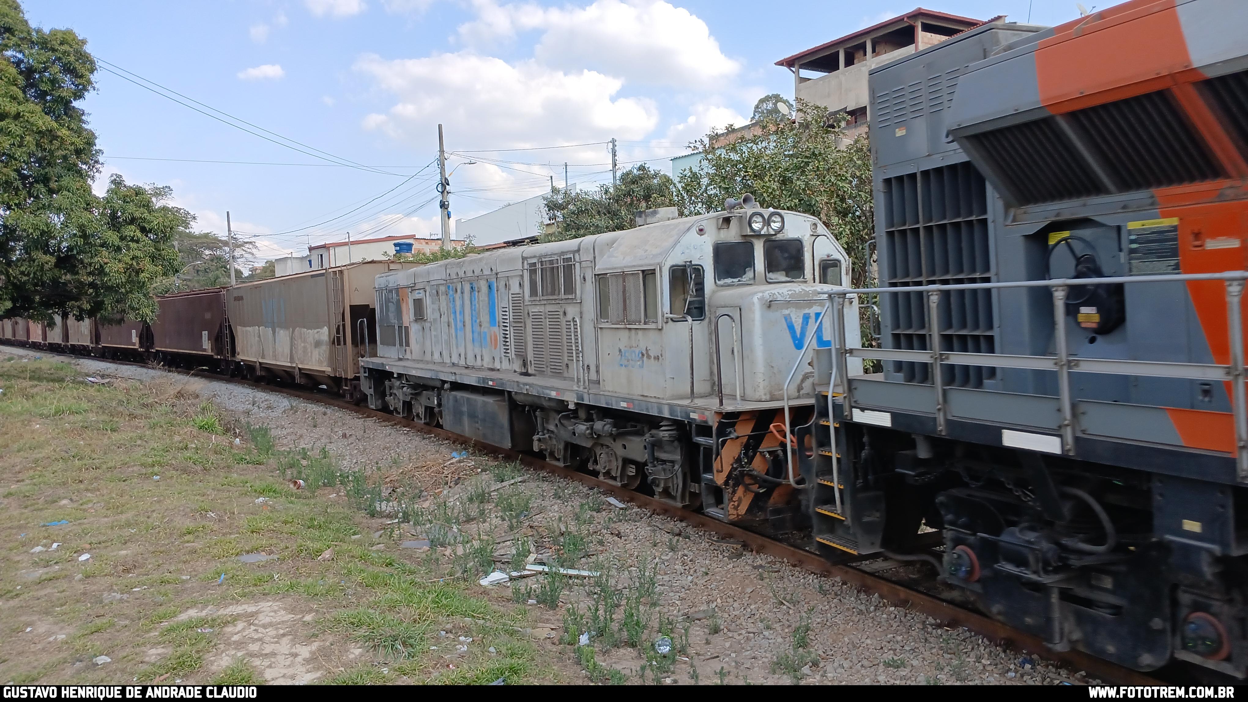 VLI GE U20C 2595 em Betim · MG