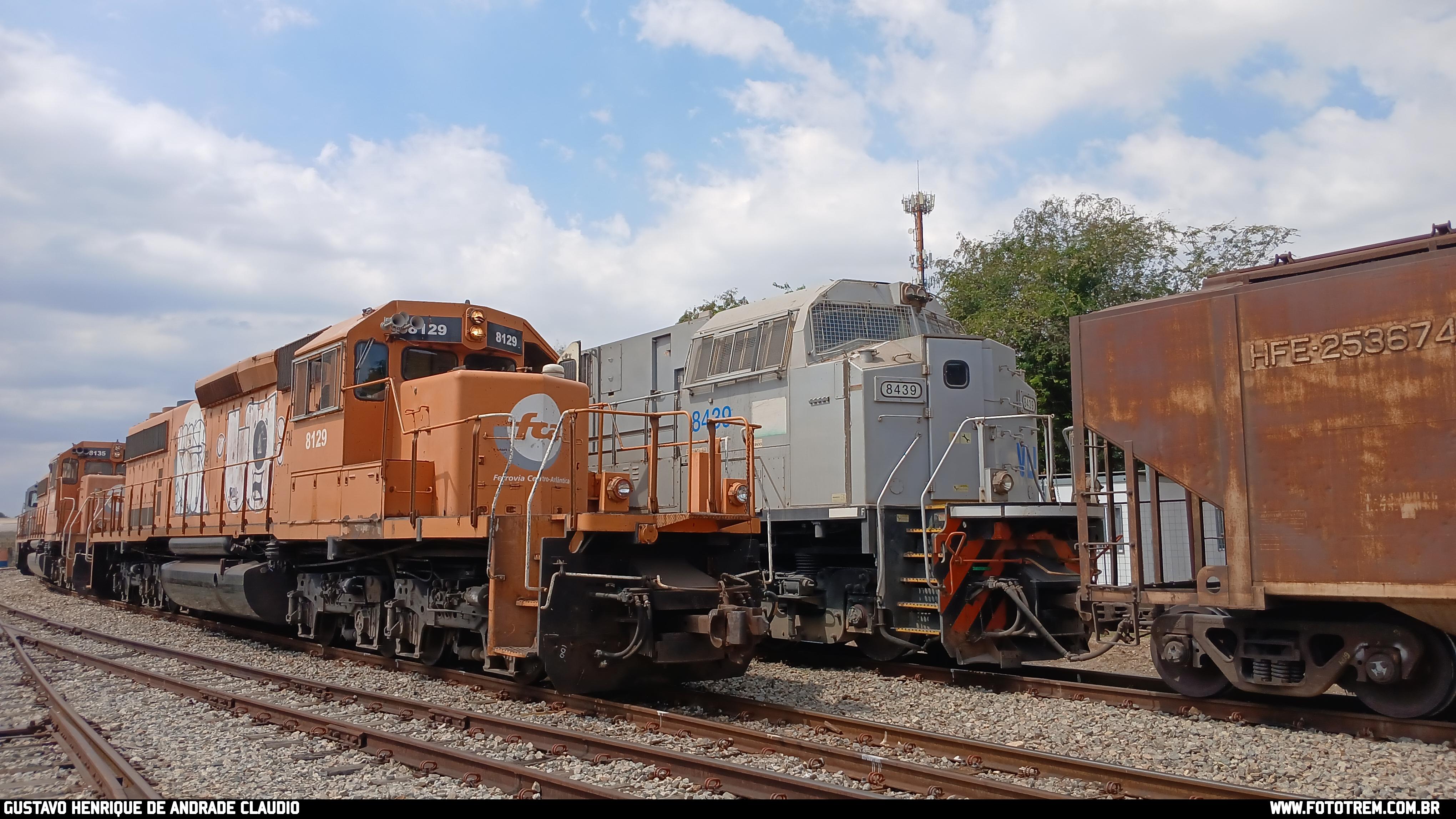 VLI EMD SD40-2 BB 8122 em Betim · MG