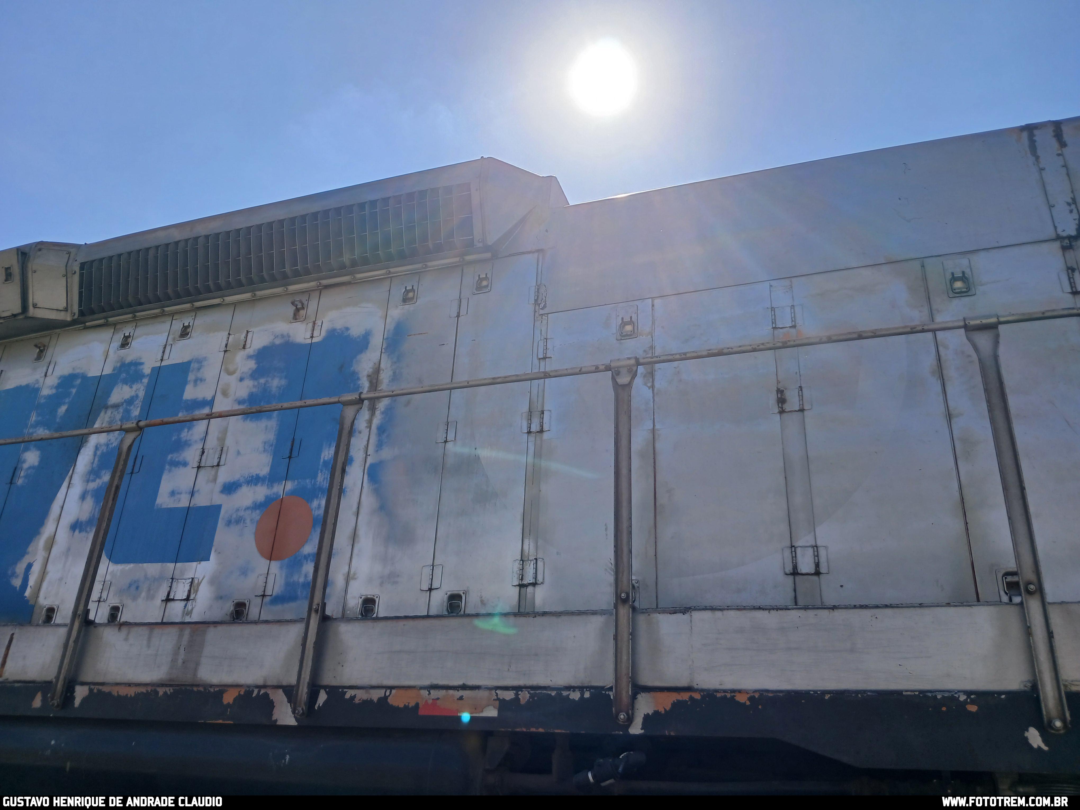 VLI EMD SD40-2 BB 8124 em Betim · MG