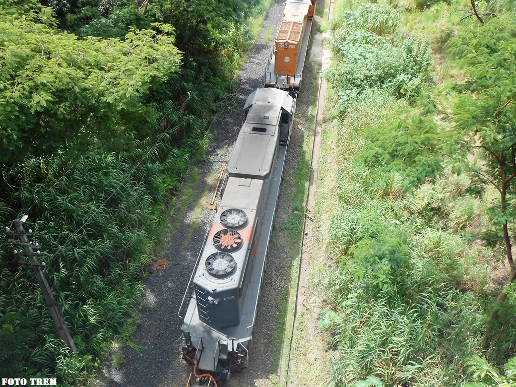 VLI EMD SD40-2 BB 8142 em Goiandira GO 