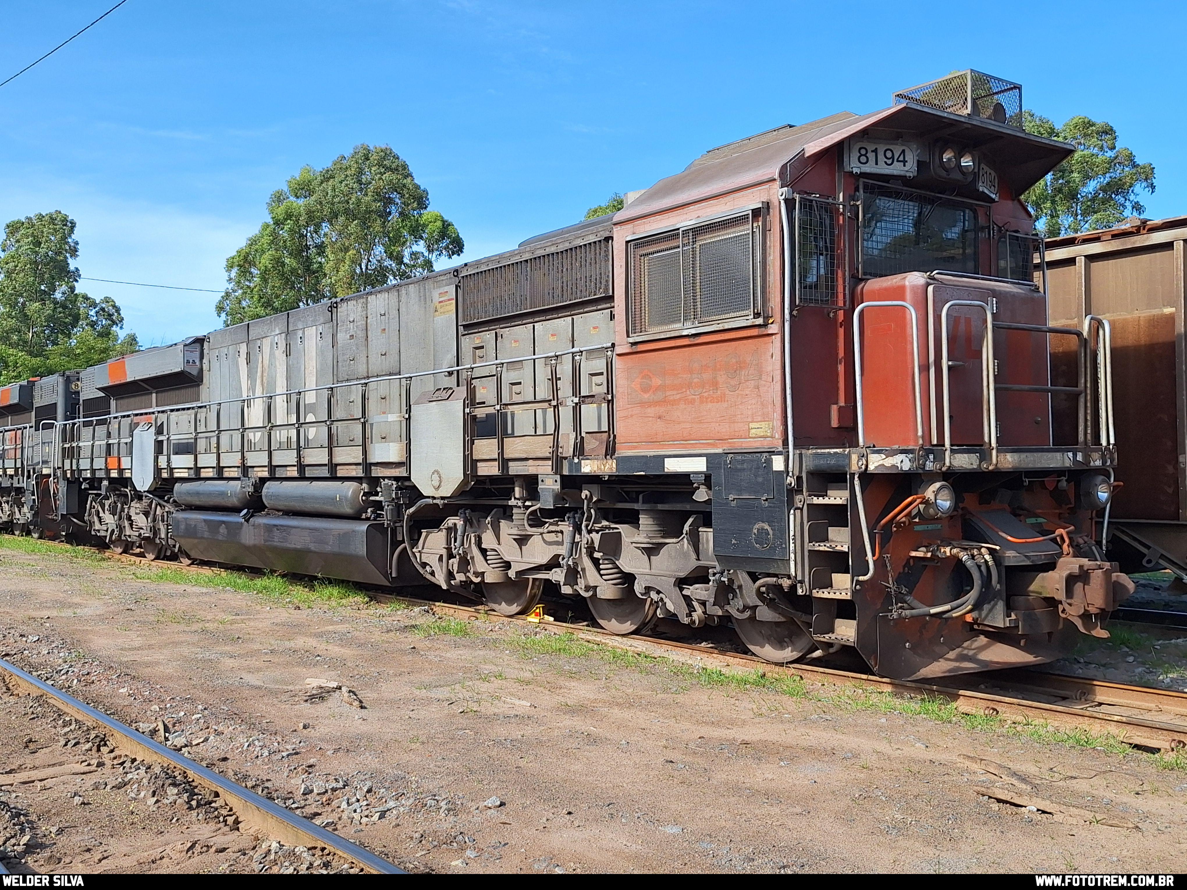 VLI EMD GT46AC 8194 em Goiandira · GO
