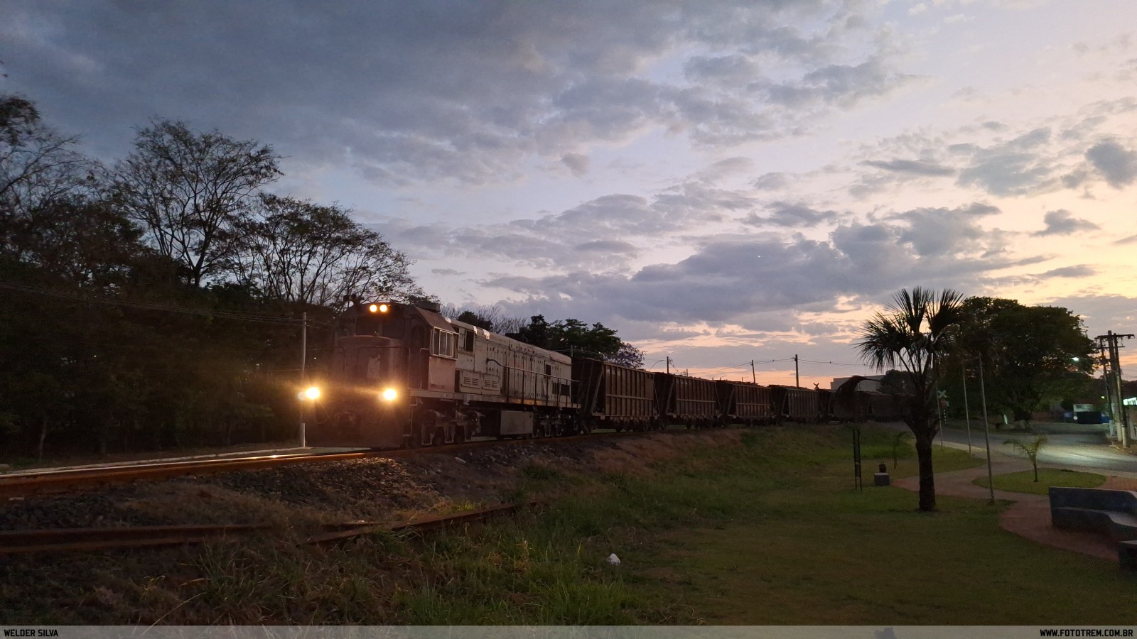 VLI GE U22C 2804 em Catalão · GO