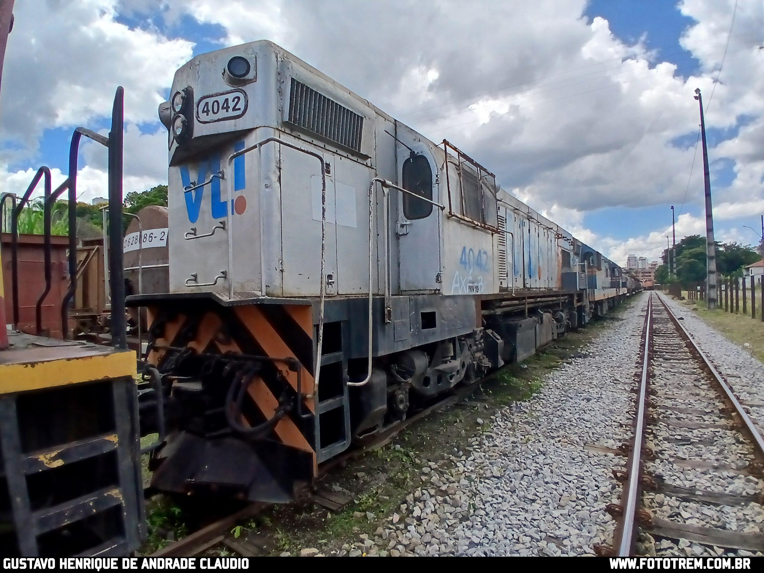 Foto Trem - VLI EMD GM G8 4042 em Divinópolis - MG