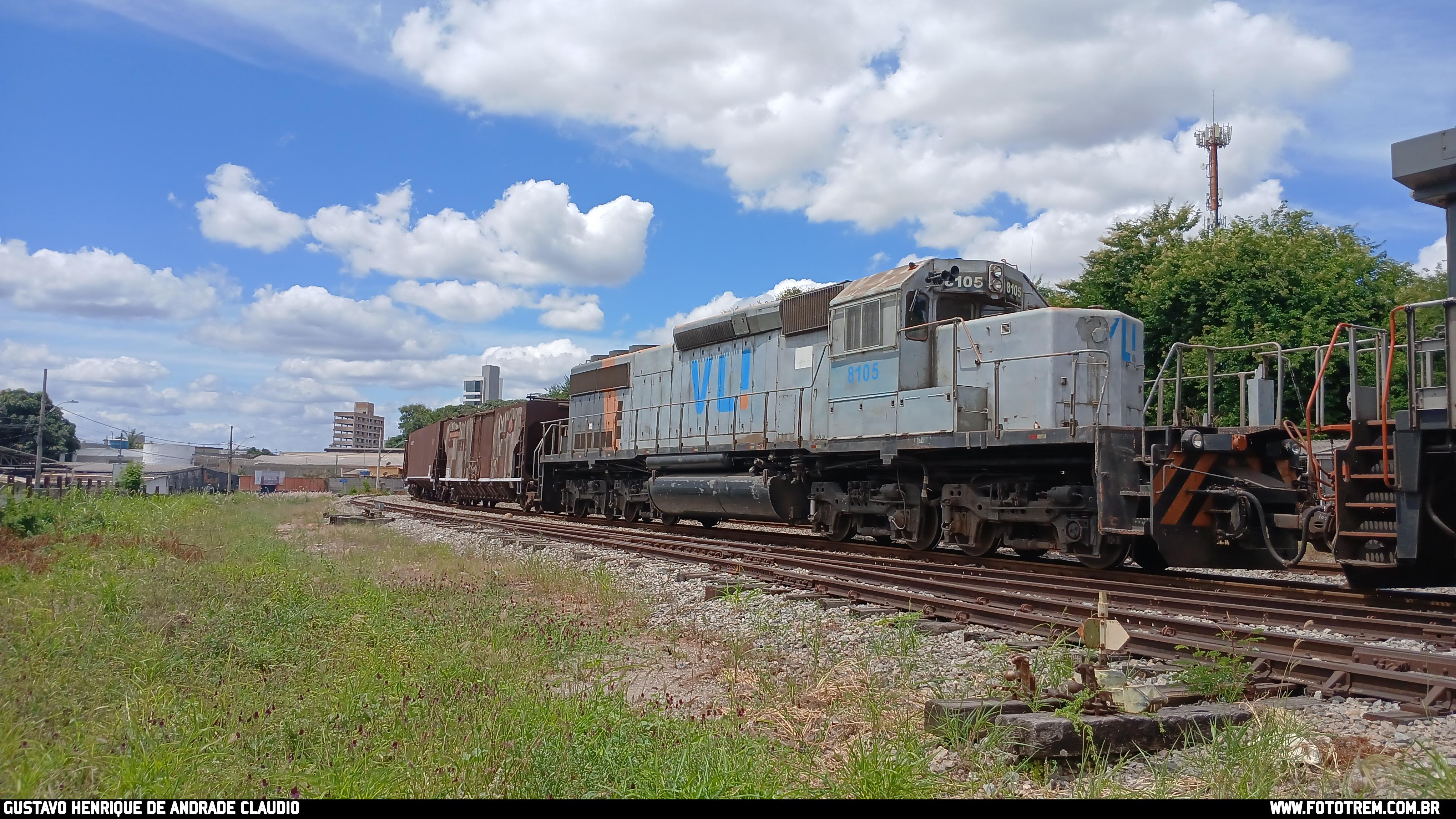 VLI EMD SD40-2 BB 8105 em Betim - MG