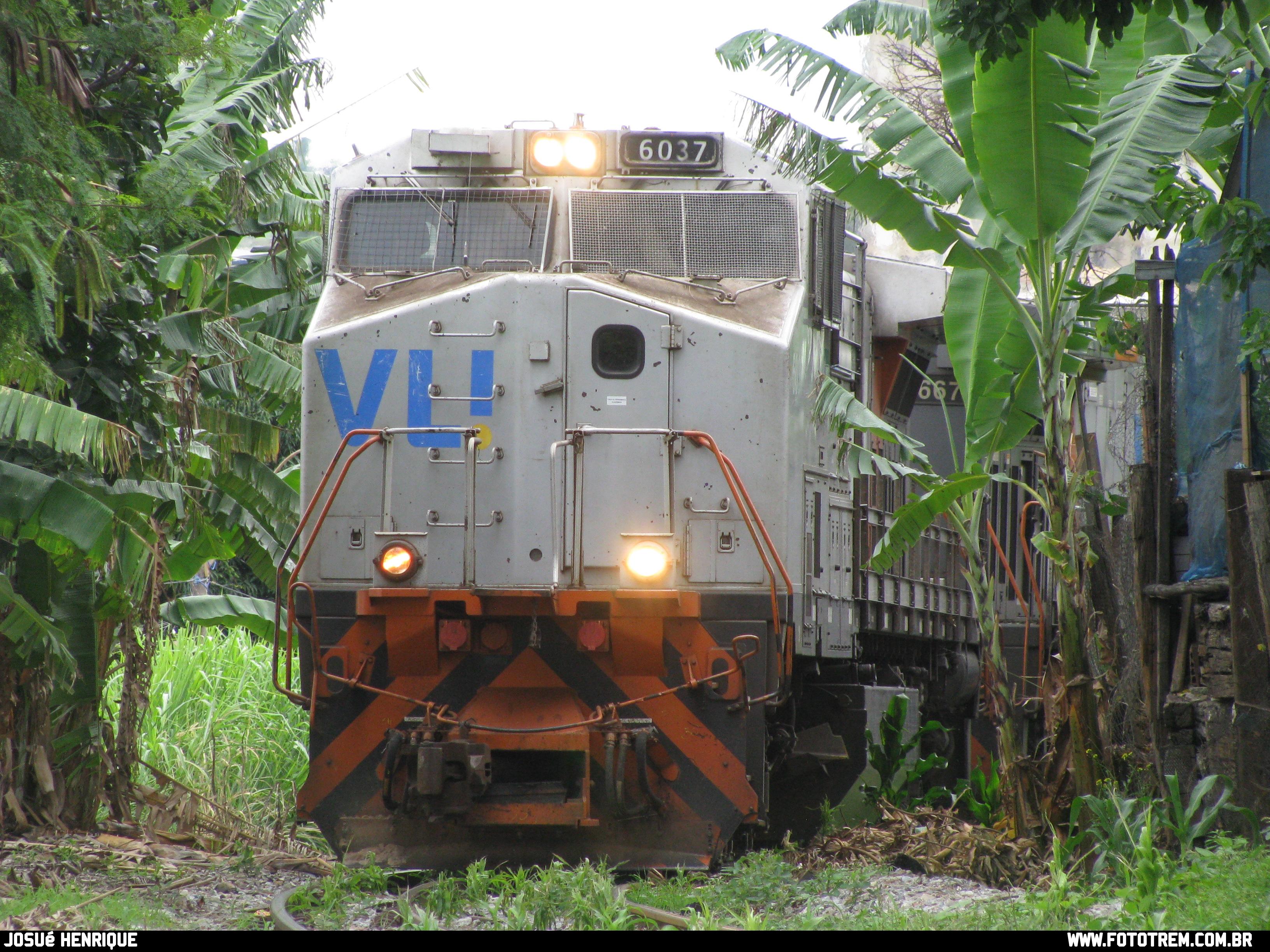 Foto Trem - VLI GE DASH 9-40BBW 6037 em Betim - MG