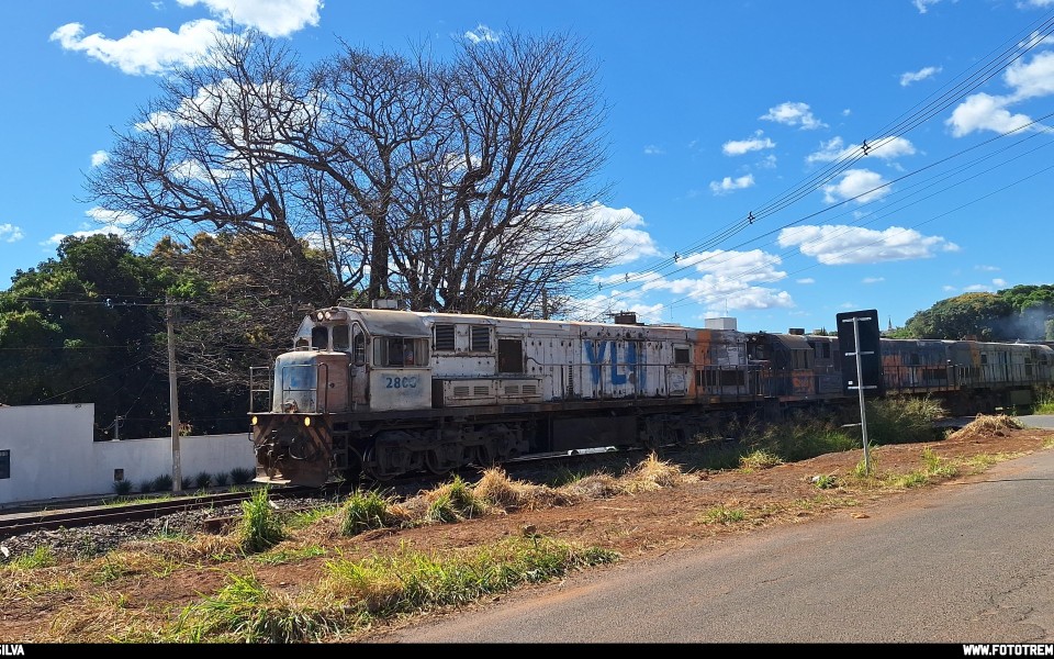 VLI · GE U22C 2808 em Catalão · GO