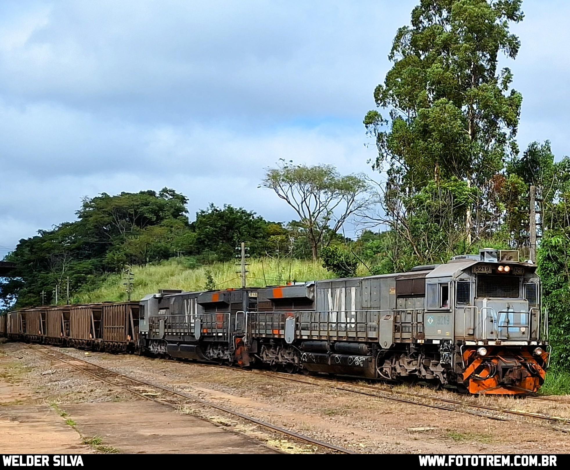 VLI EMD GT46AC 8219 em Goiandira - GO