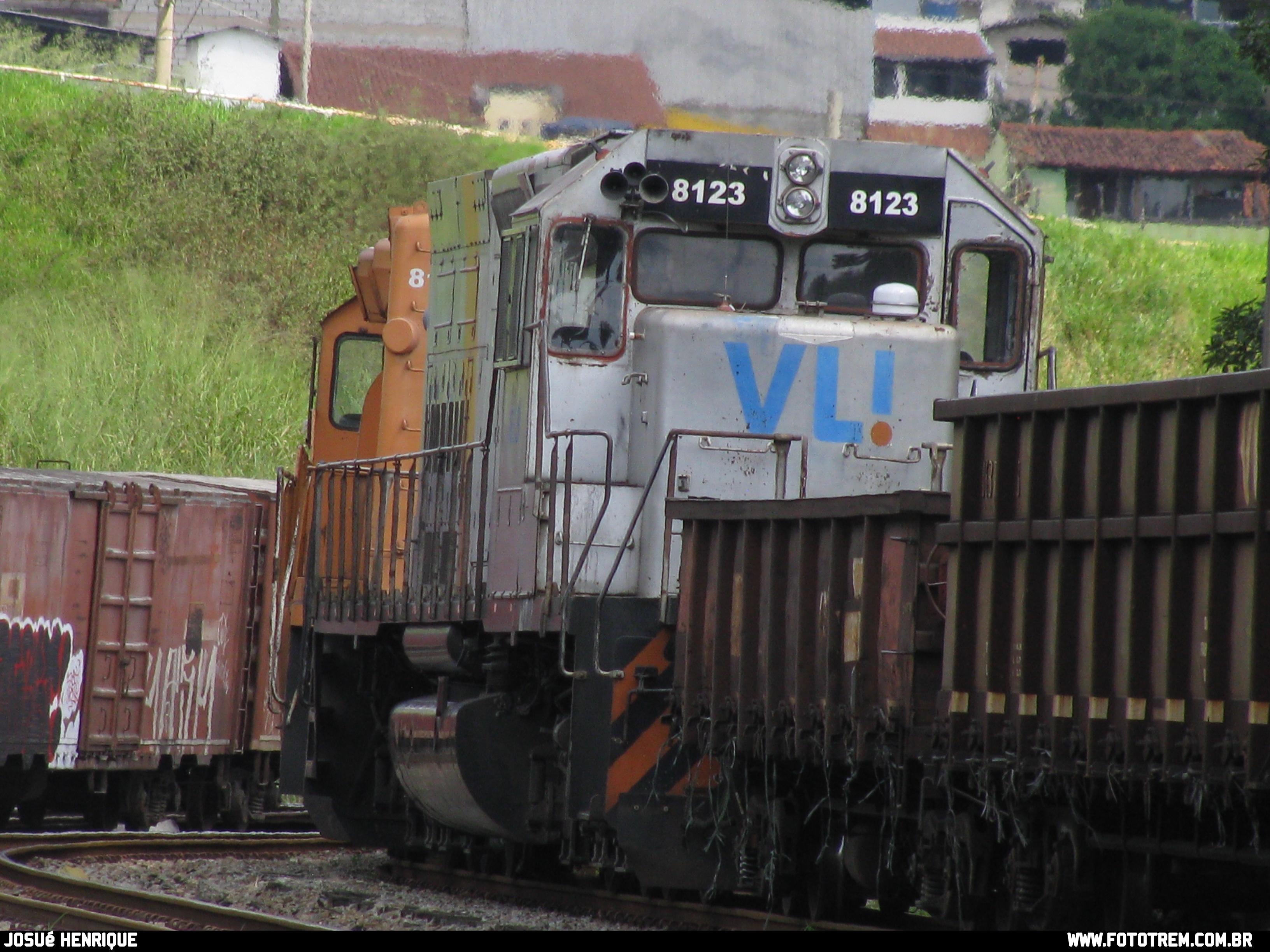 VLI EMD SD40 8123 em Betim - MG