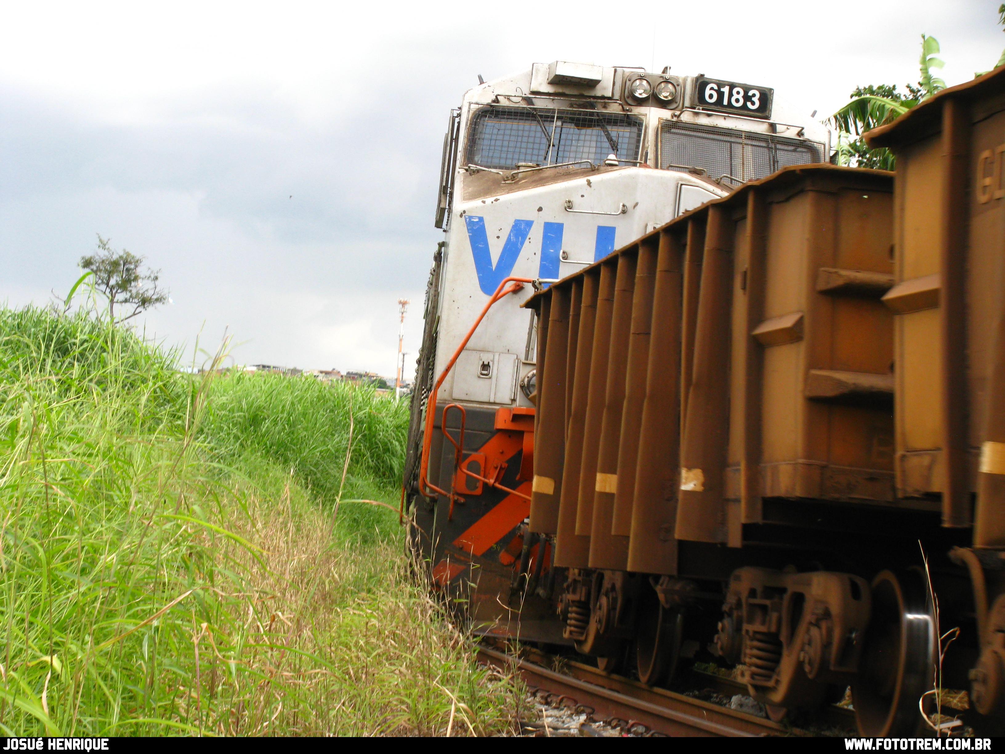 Foto Trem - VLI GE DASH 9-40BBW 6183 em Betim - MG