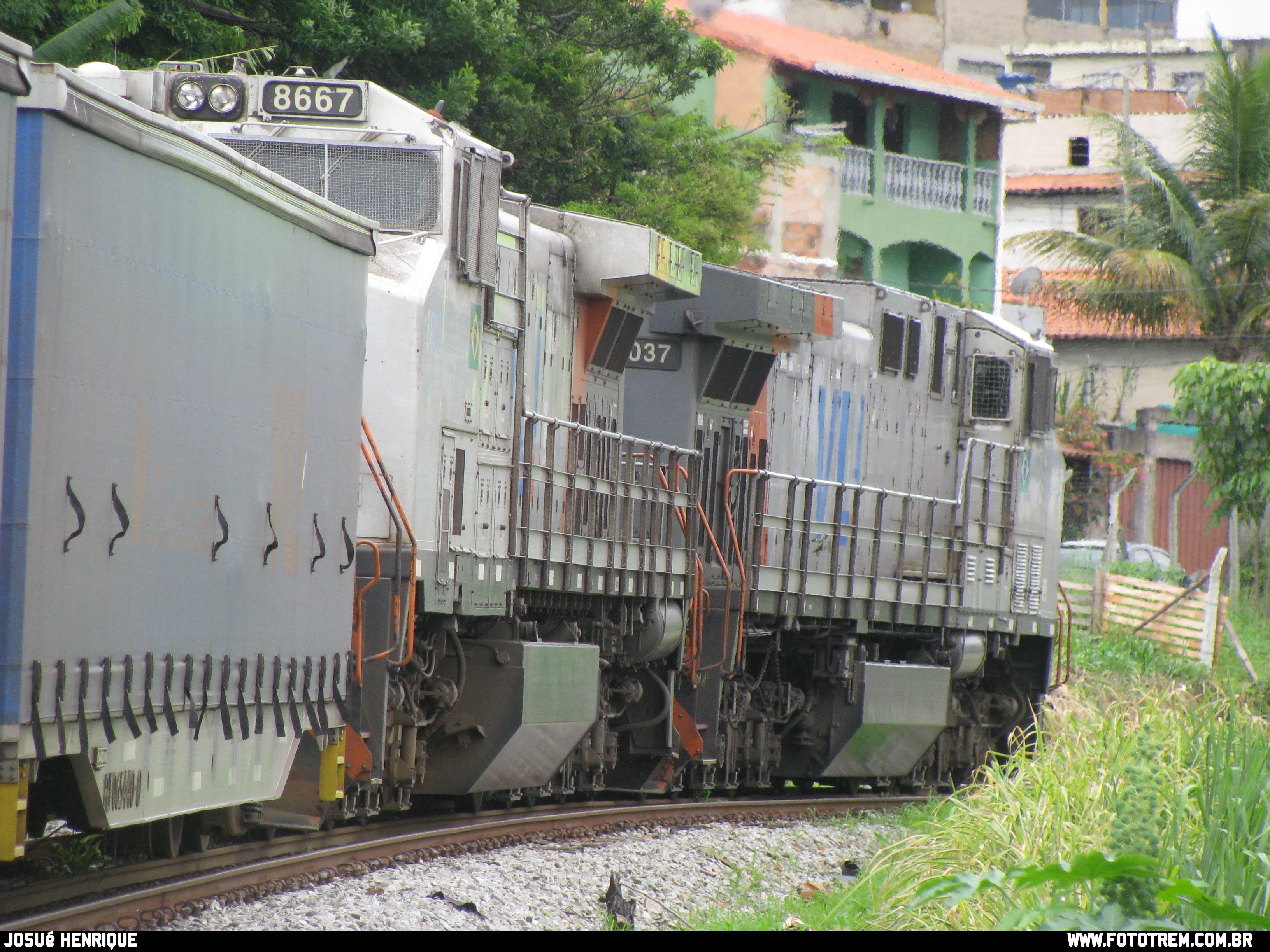 Foto Trem - VLI GE DASH 9-40BBW 8667,6037 em Betim - MG