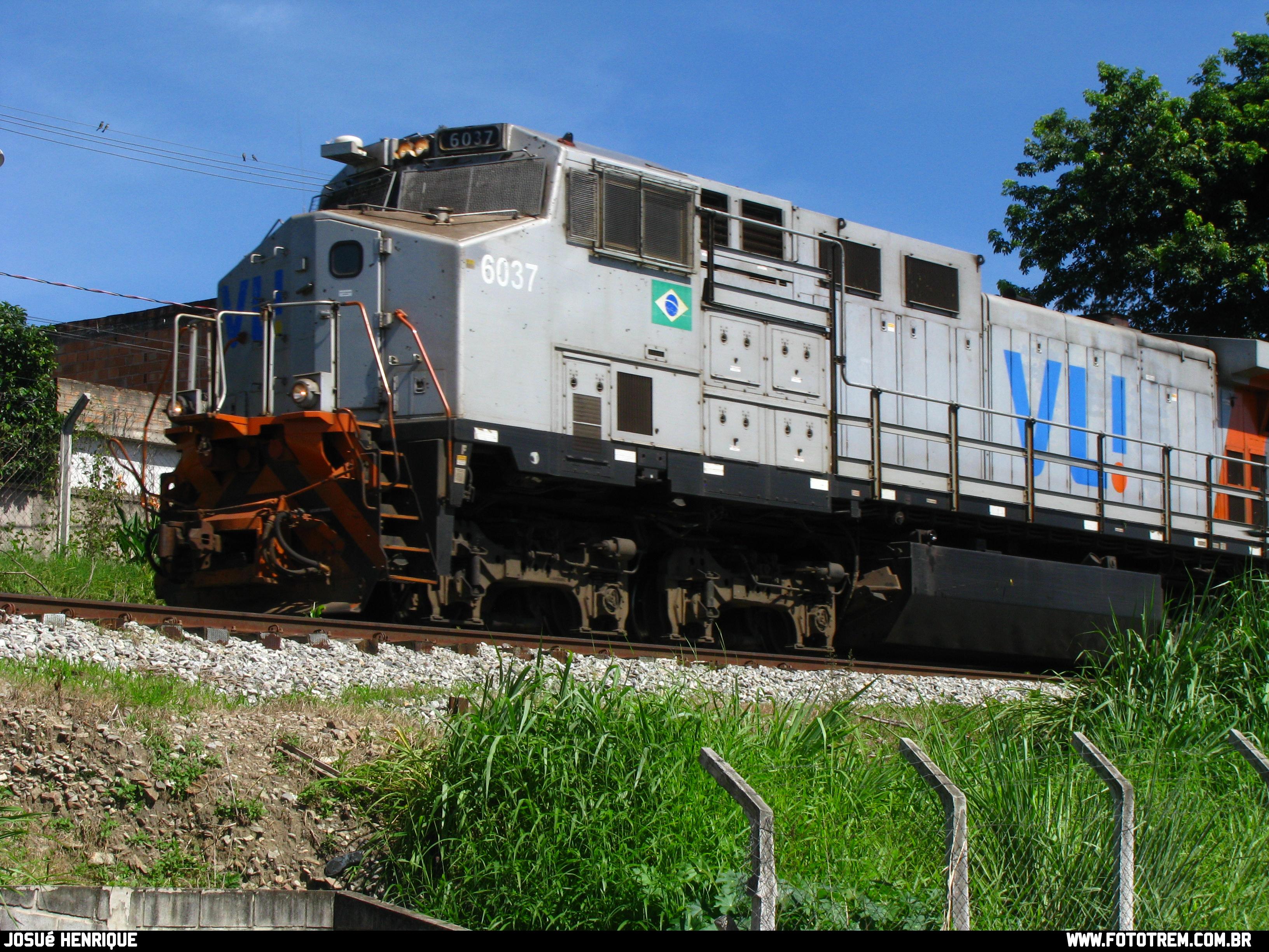 Foto Trem - VLI GE DASH 9-40BBW 6037 em Betim - MG