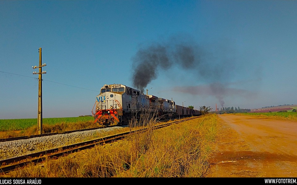 VLI · GE DASH 9-40BBW 6042 em Lagoa da Prata · MG