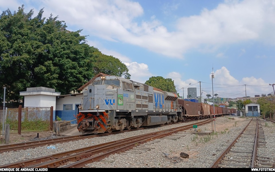 VLI · EMD SD70Ace-BB 8432 em Betim · MG