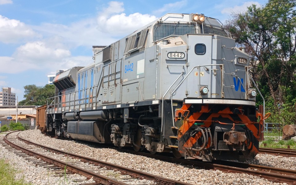VLI · EMD SD70Ace-BB 8442 em Betim · MG