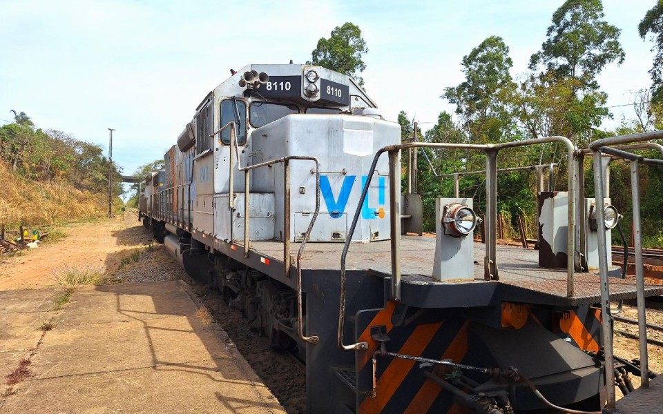VLI · EMD SD40-T2 BB 8110 em Goiandira · GO