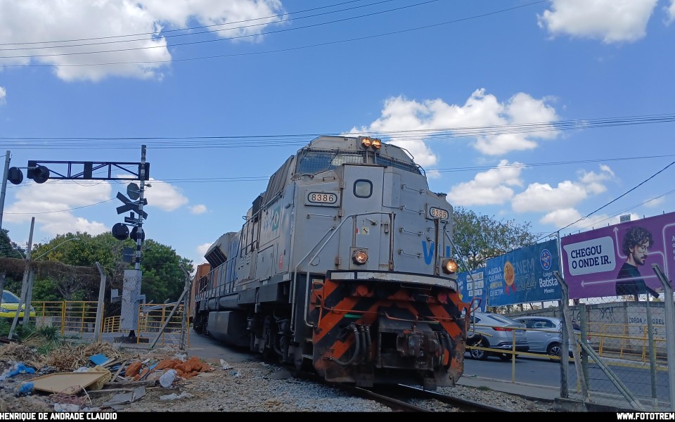 VLI · EMD SD70Ace-BB 8386 em Betim · MG