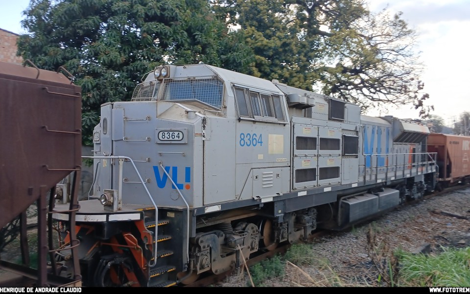 VLI · EMD SD70Ace-BB 8364 em Betim · MG