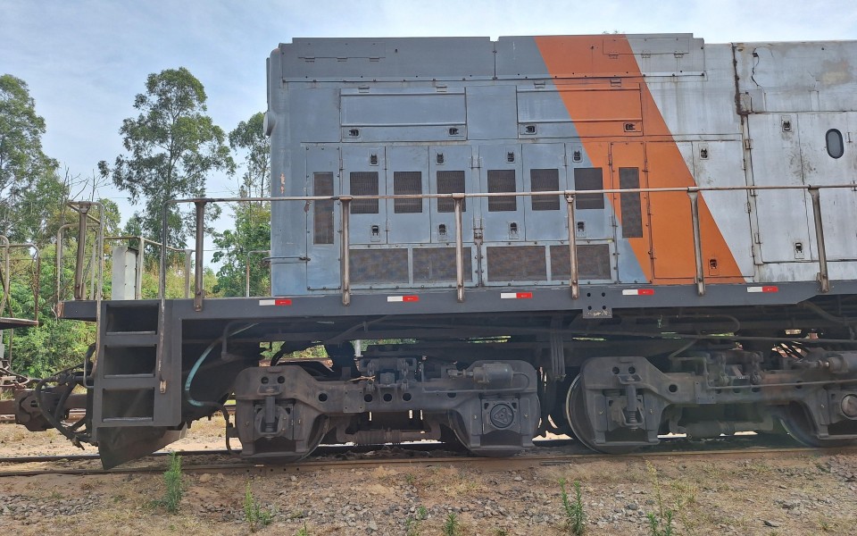 VLI · EMD SD40-T2 BB 8110 em Goiandira · GO