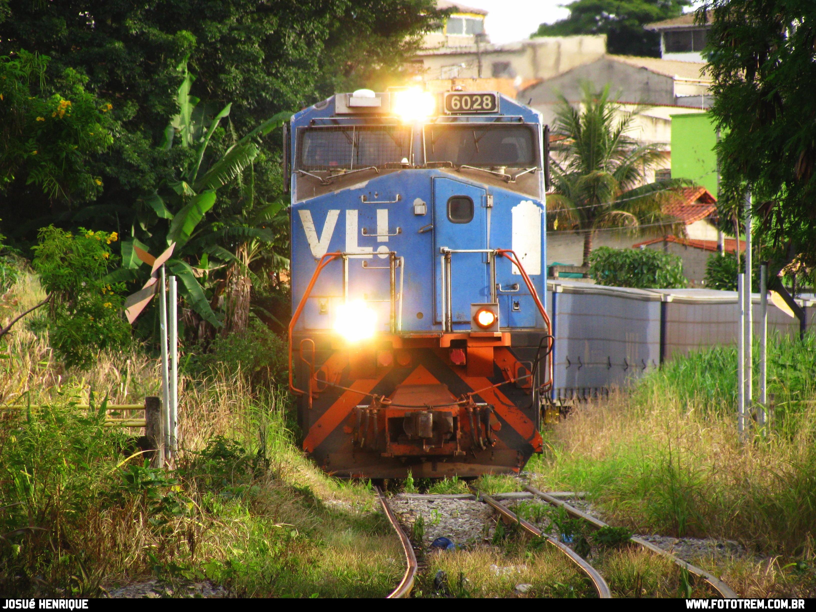 Foto Trem - VLI GE DASH 9-40BBW 6028 em Betim - MG