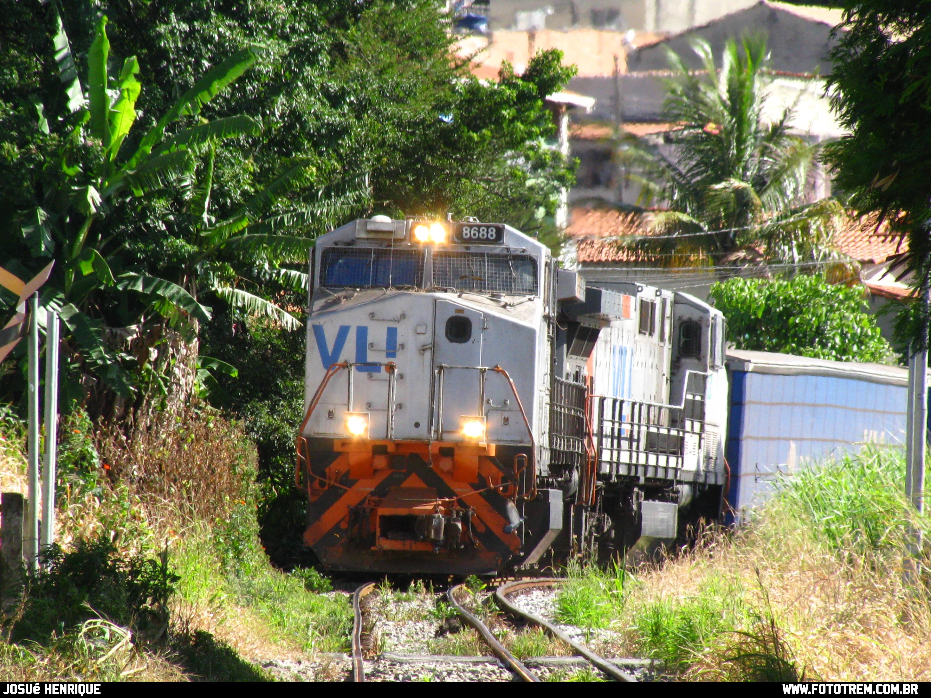 Foto Trem - VLI GE DASH 9-40BBW 8688 em Betim - MG