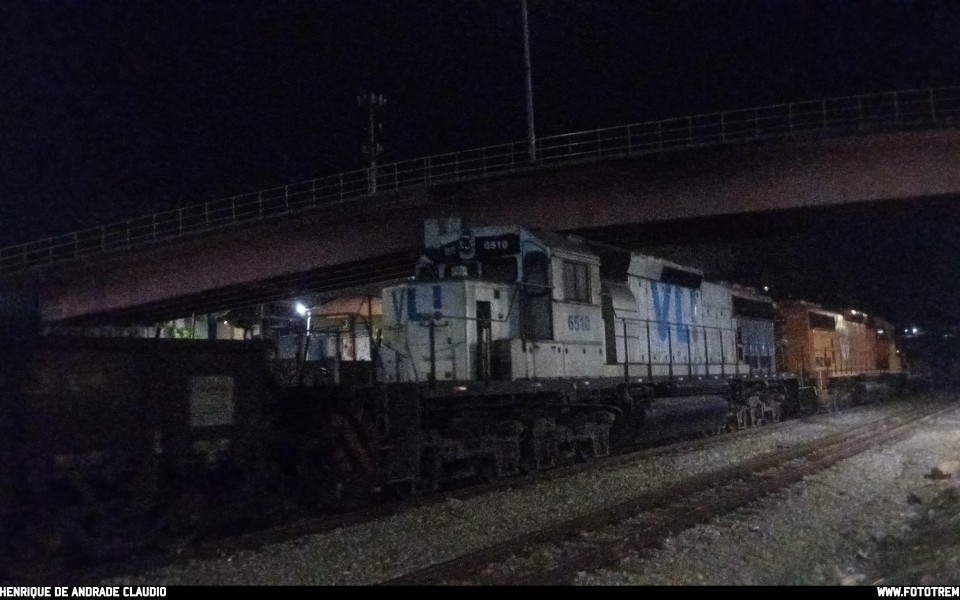 VLI · EMD SD40-2 BB 6510 em Betim · MG