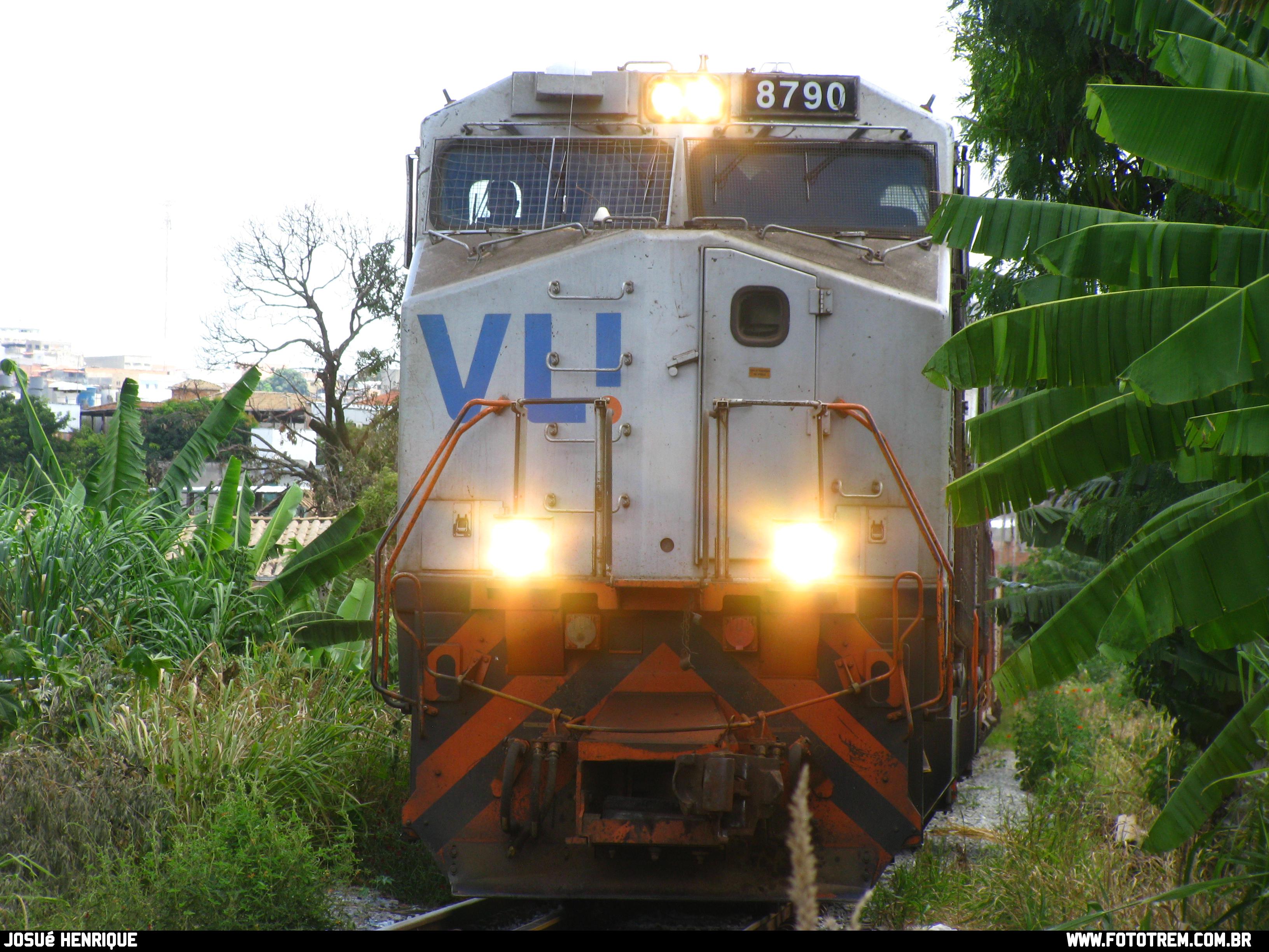 Foto Trem - VLI GE DASH 9-40BBW 8790 em Betim - MG