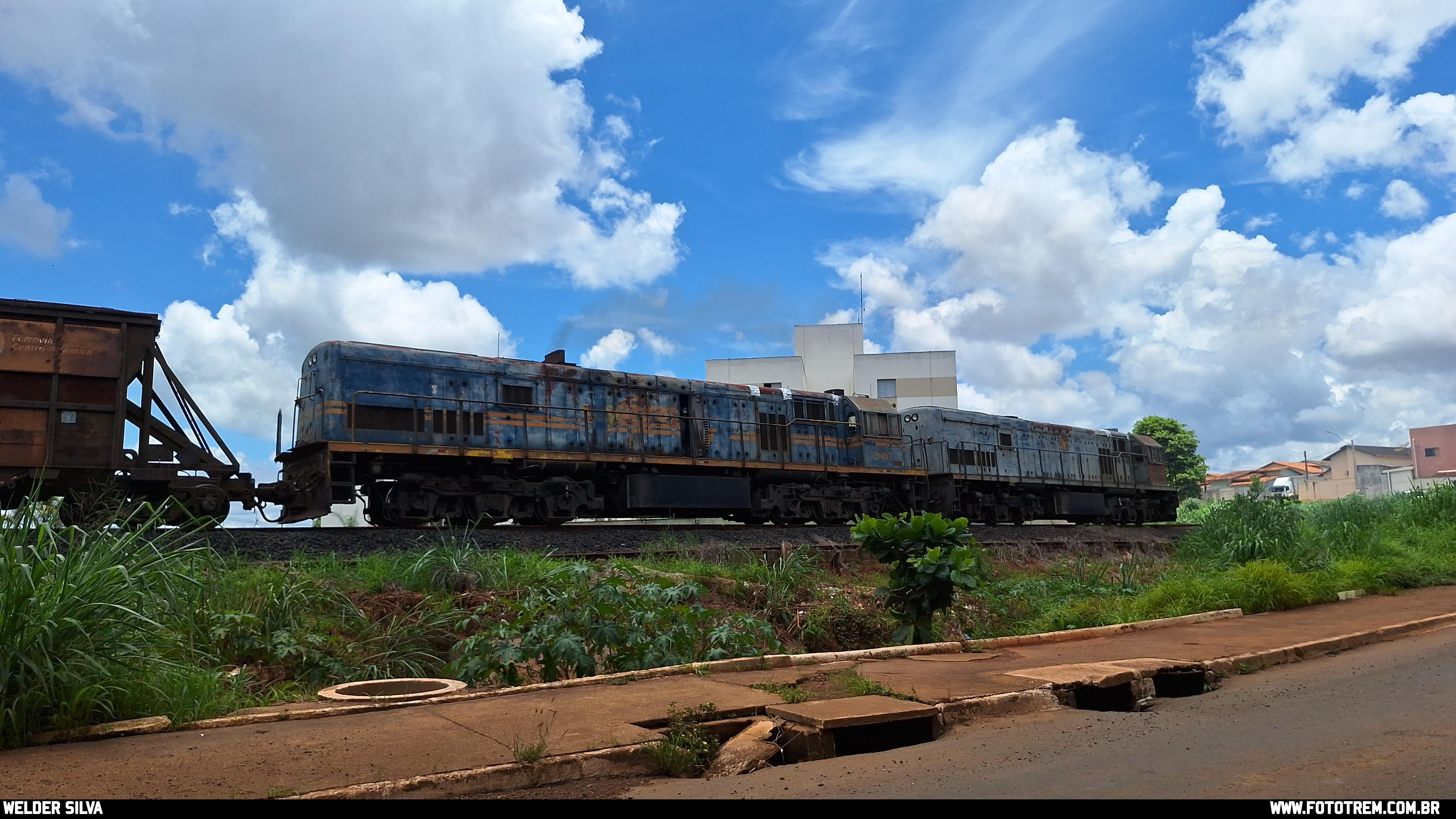 Foto Trem - VLI GE U22C 2803 em Catalão - GO
