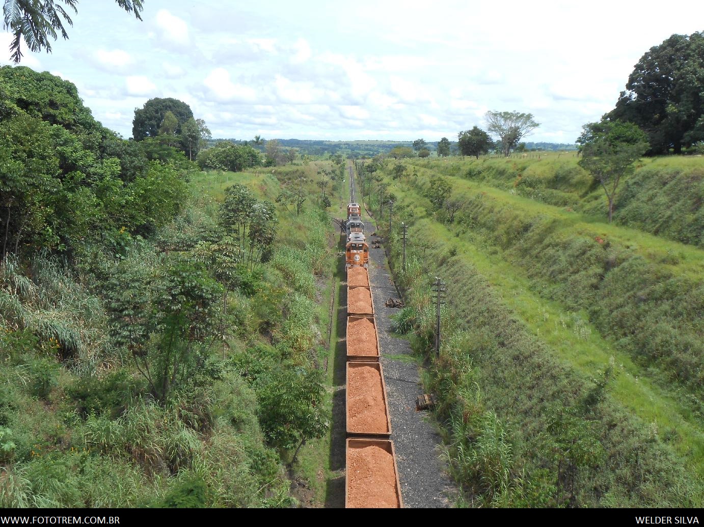 Foto Trem - FCA EMD SD40-T2 BB 8109 em Goiandira - GO