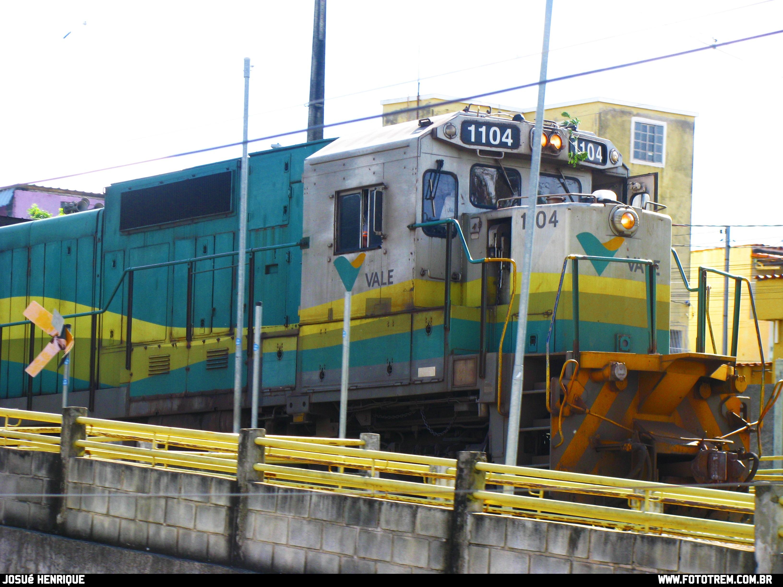 Foto Trem - EF Vitória Minas GE DASH-9M 1104 em Betim - MG