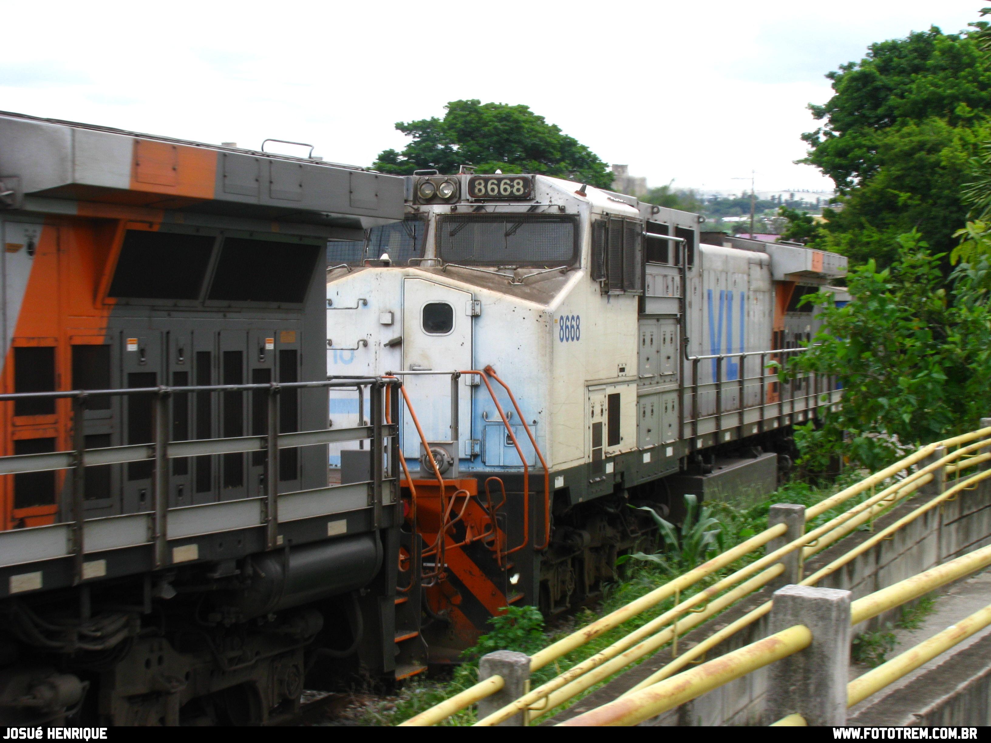 Foto Trem - VLI GE DASH 9-40BBW 8668 em Betim - MG