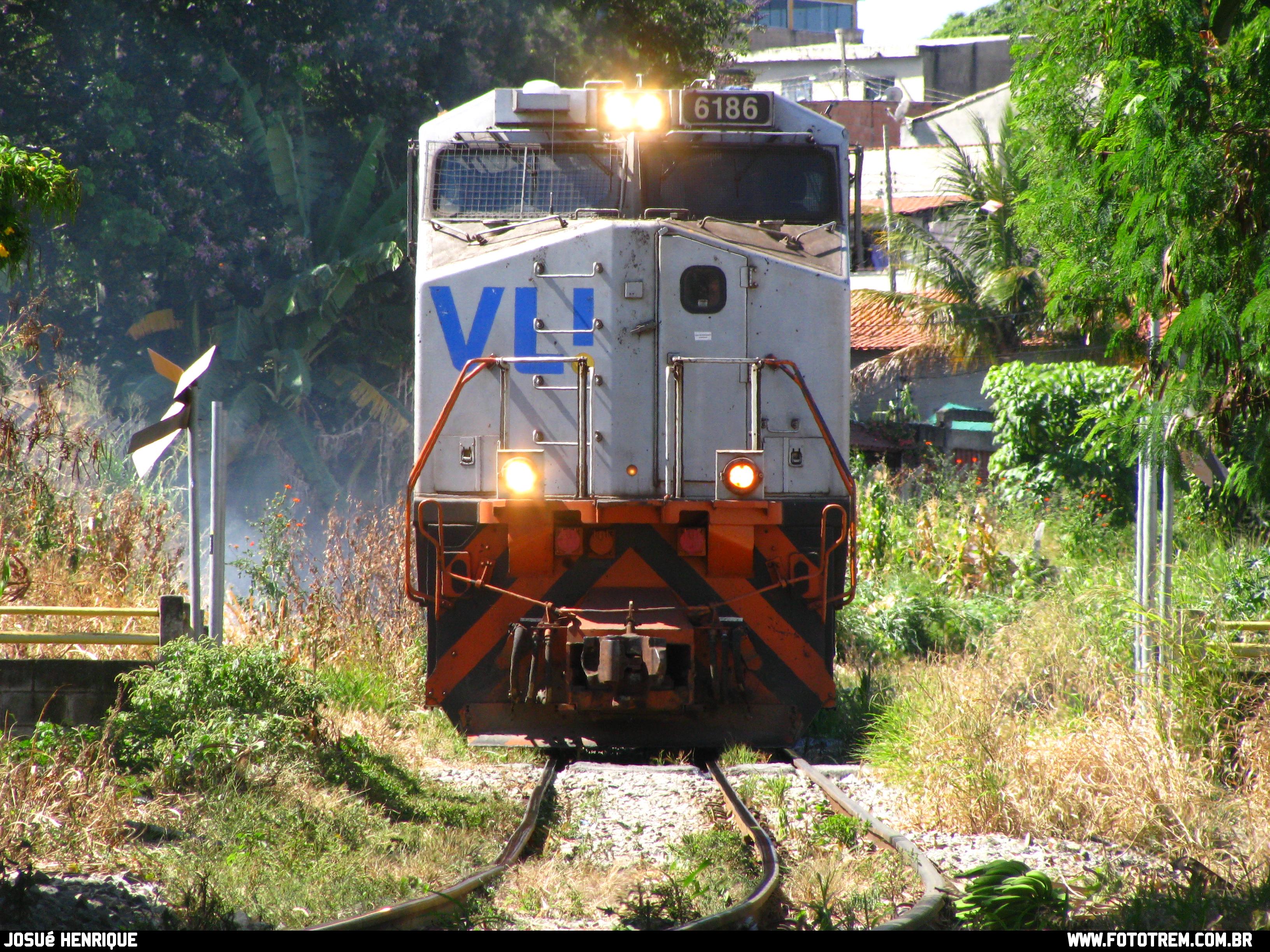 Foto Trem - VLI GE DASH 9-40BBW 6186 em Betim - MG