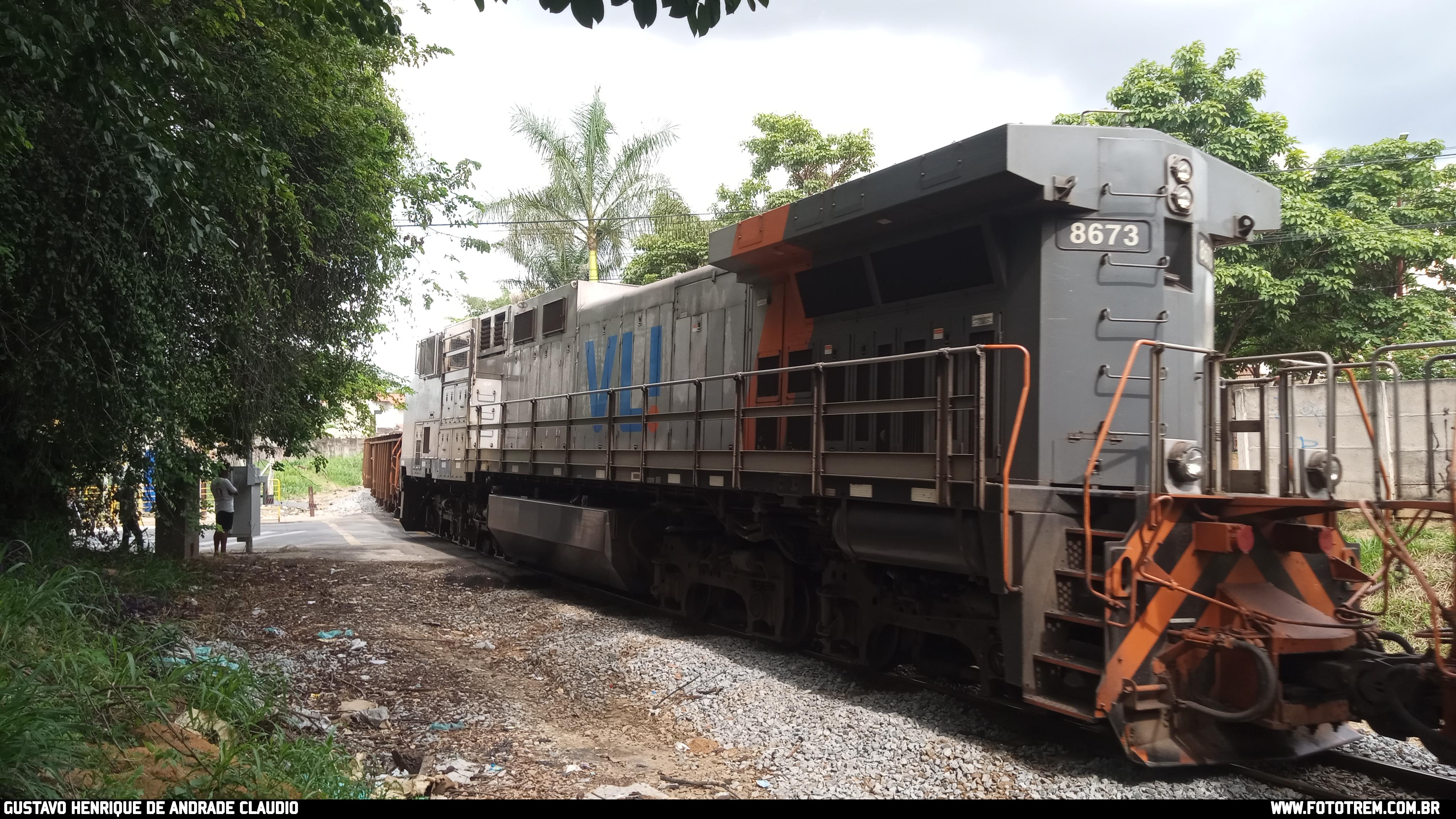 Foto Trem - VLI GE DASH 9-40BBW 8673 em Betim - MG