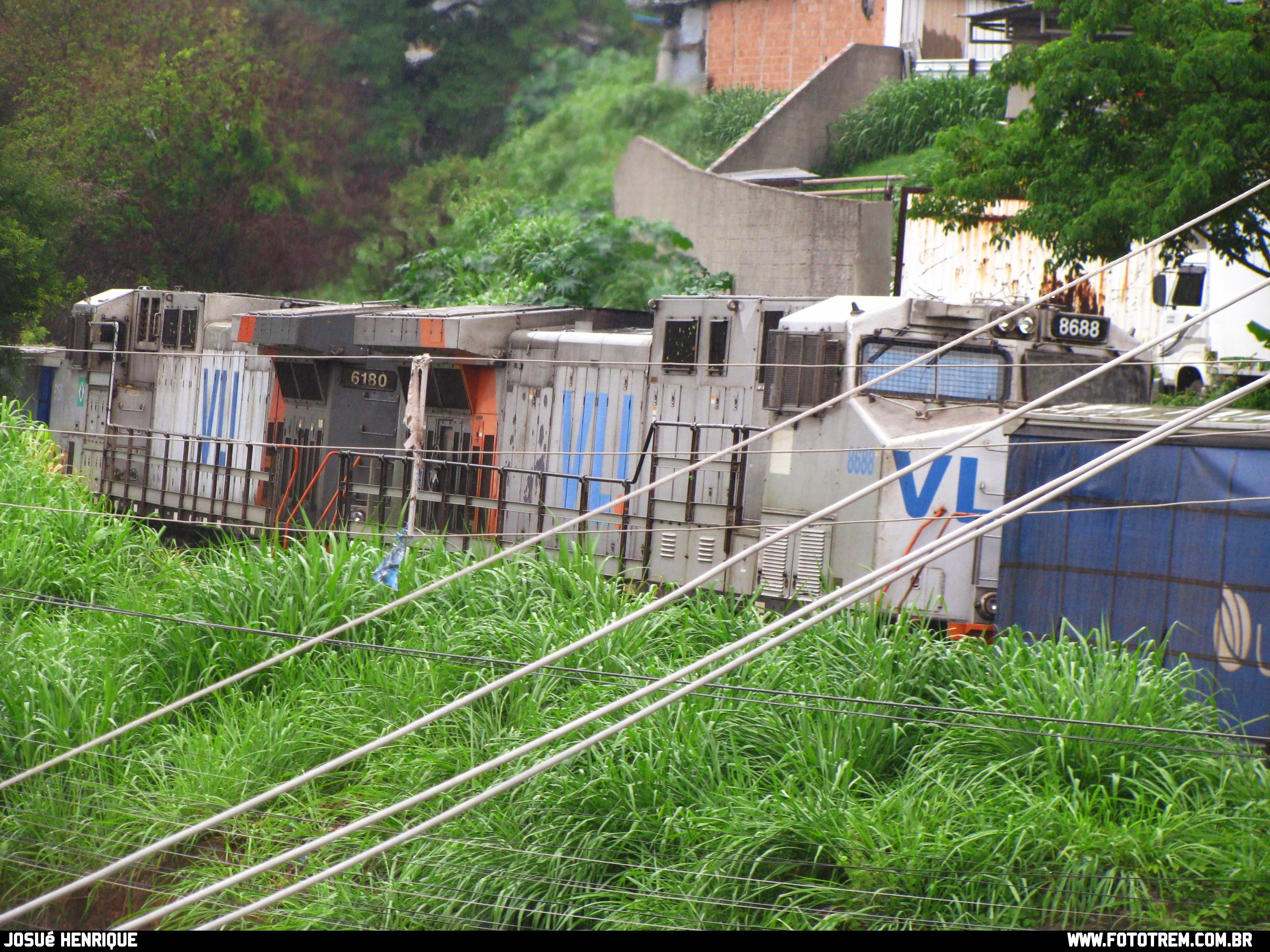 Foto Trem - VLI GE DASH 9-40BBW 8688,6180 em Betim - MG