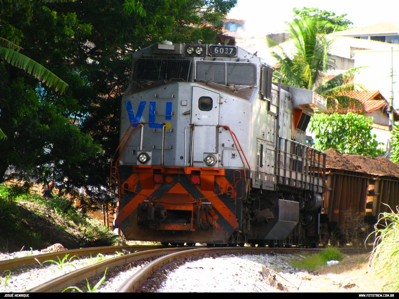 Foto Trem - VLI GE DASH 9-40BBW 6037 em Betim - MG