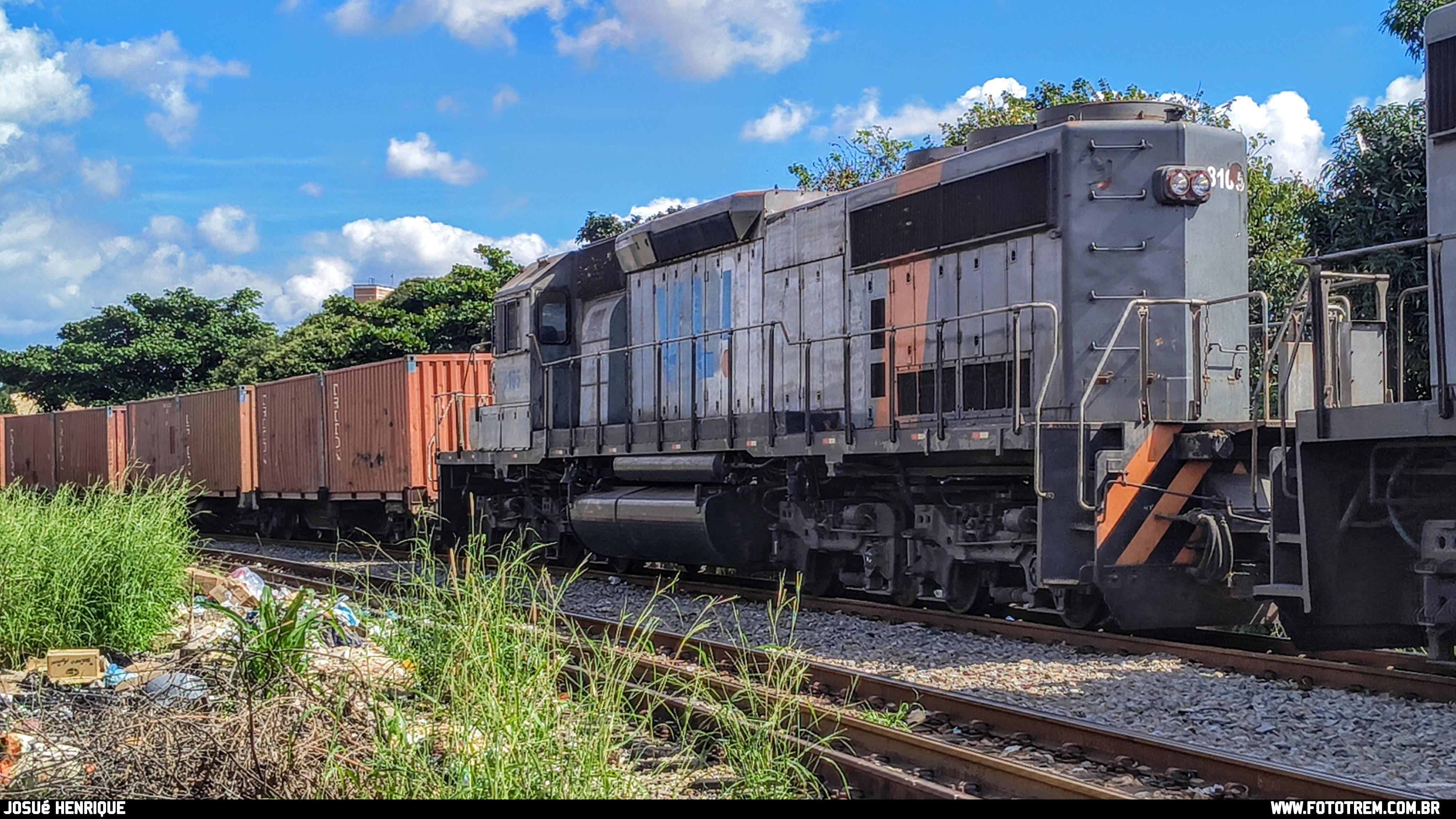 Foto Trem - VLI EMD SD40 BB 8105 em Betim - MG