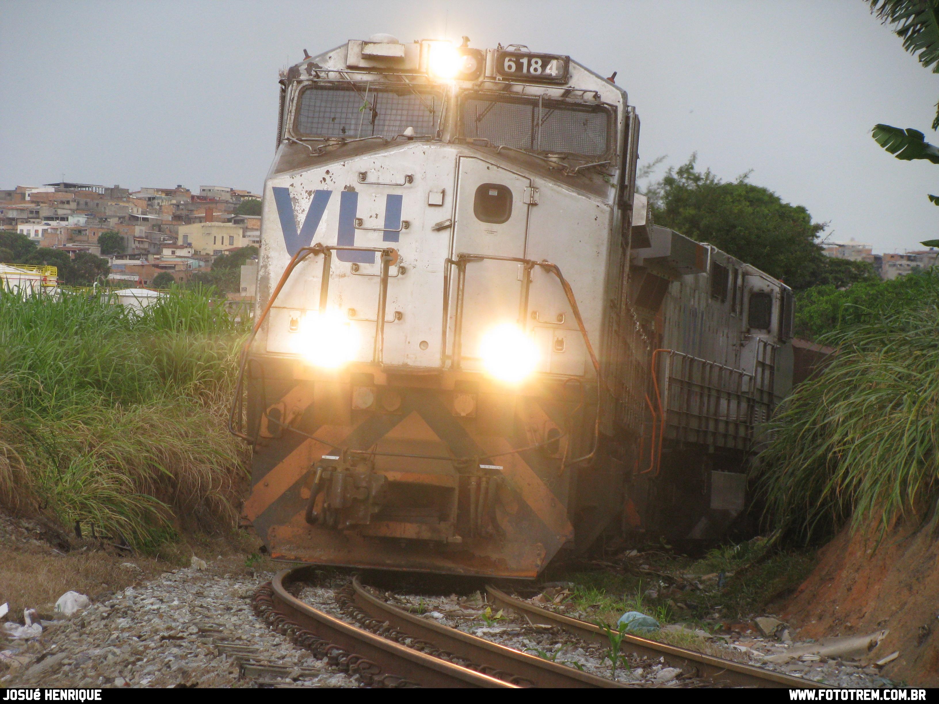 Foto Trem - VLI GE DASH 9-40BBW 6184 em Betim - MG