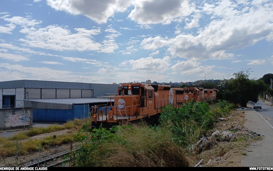 FCA · EMD SD40-2 BB 8129 8125 81 em Betim · MG