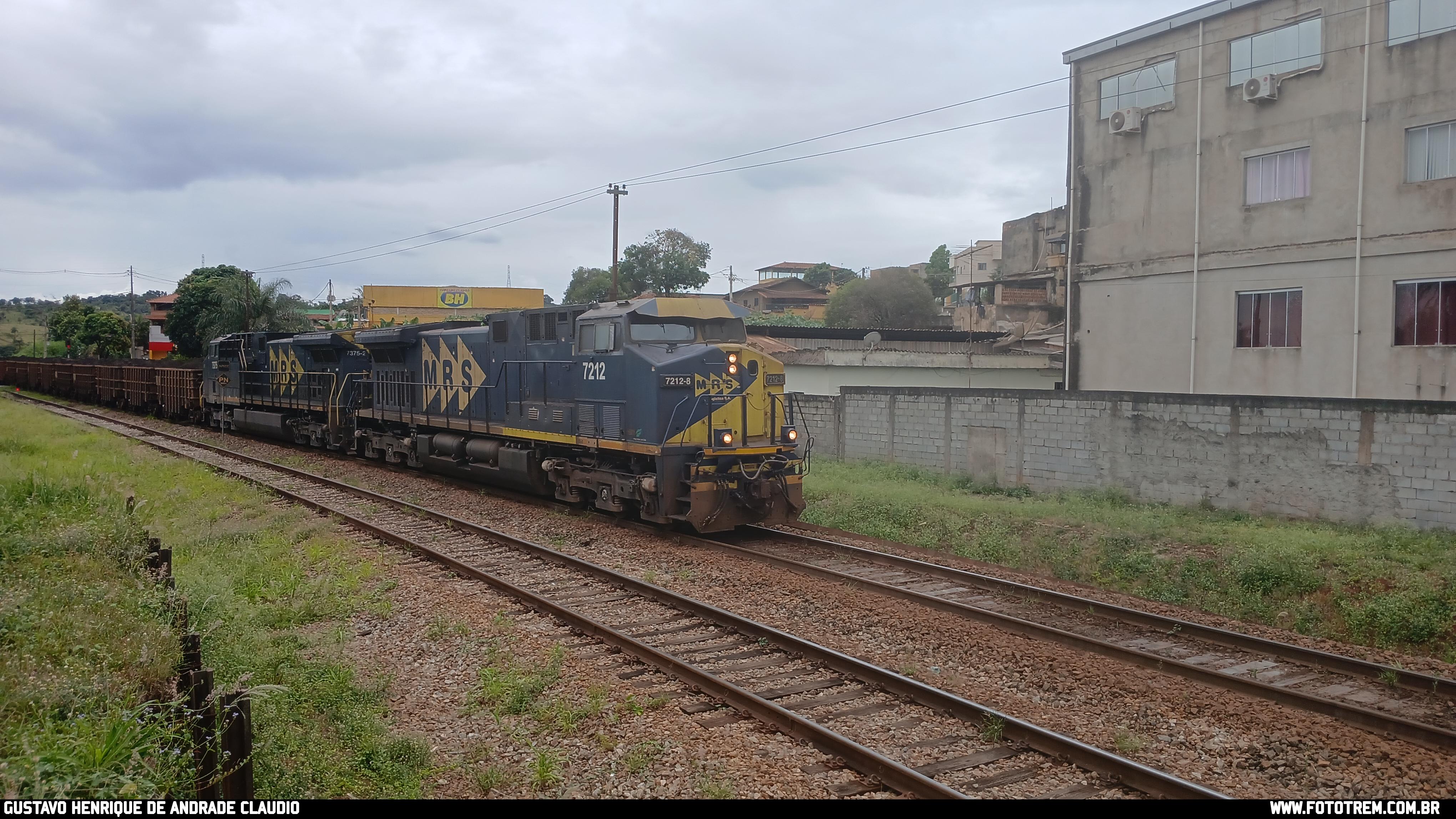 MRS GE AC44i 7212-8 em Mário Campos - MG