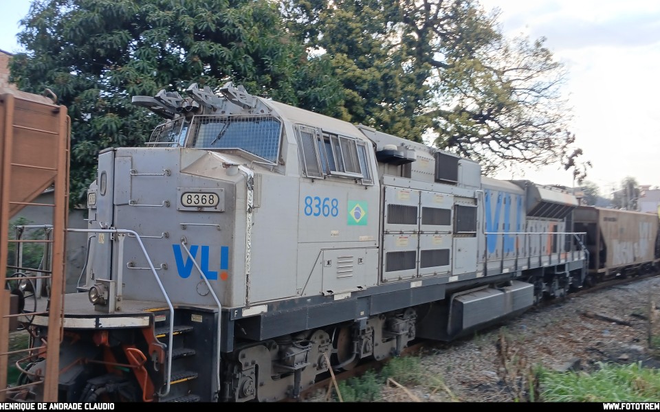 VLI · EMD SD70Ace-BB 8368 em Betim · MG