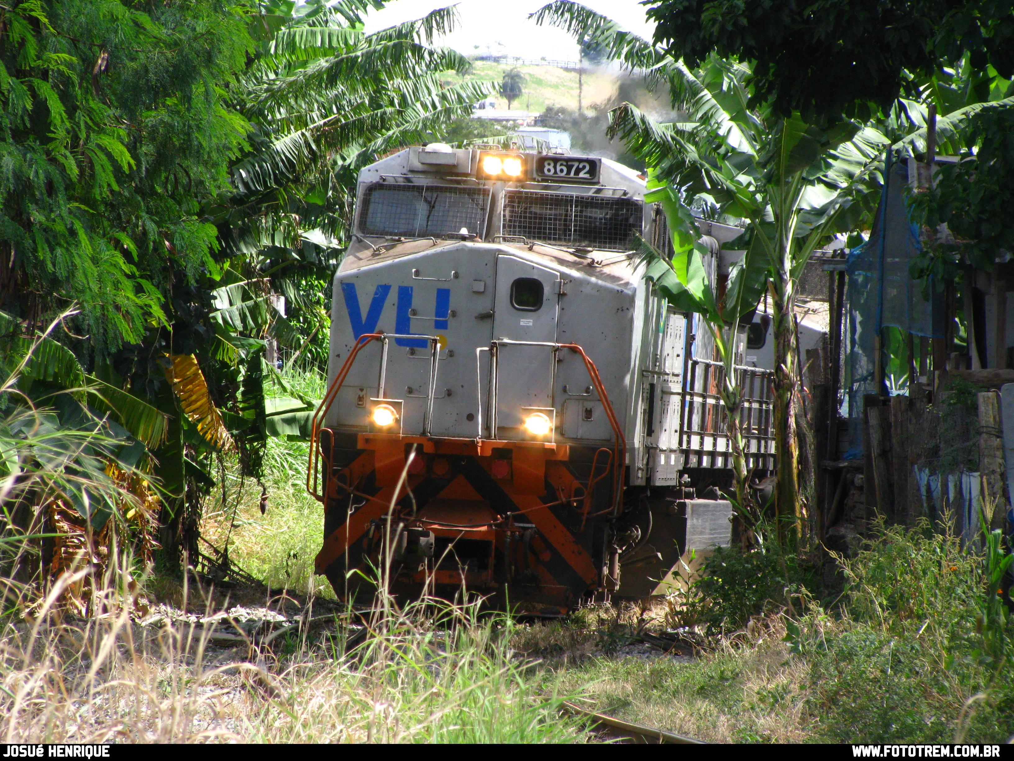 Foto Trem - VLI GE DASH 9-40BBW 8672 em Betim - MG